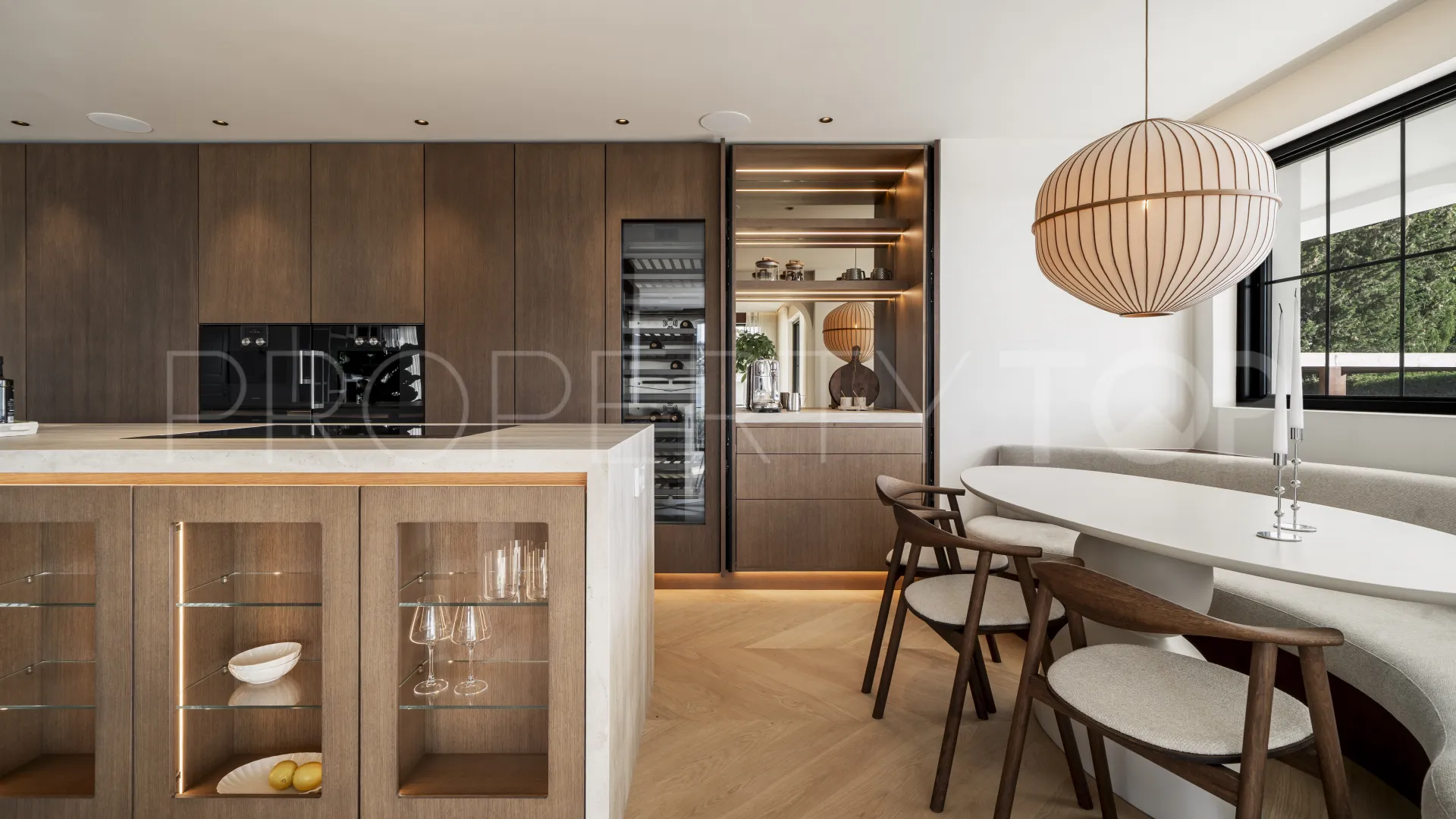 Villa de 5 dormitorios en venta en Nueva Andalucia