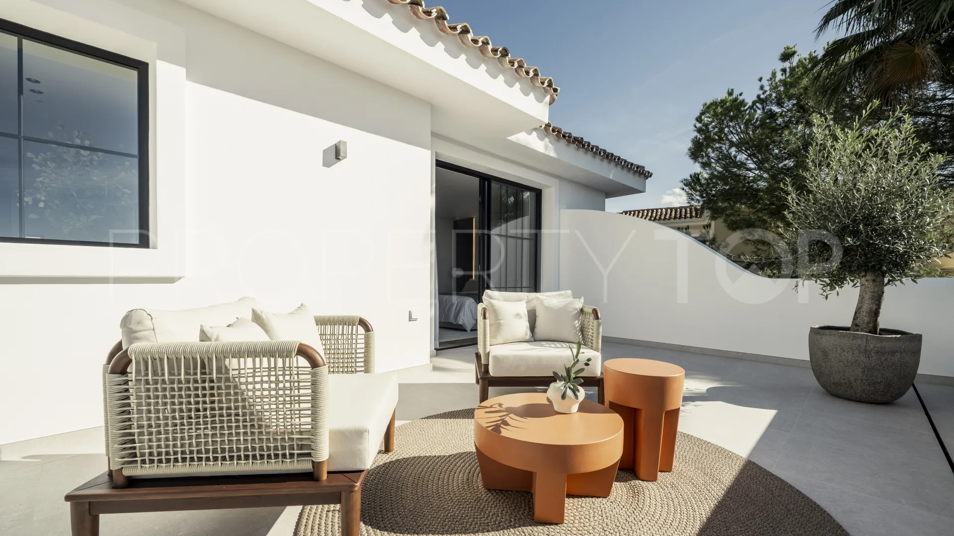 Villa de 5 dormitorios en venta en Nueva Andalucia