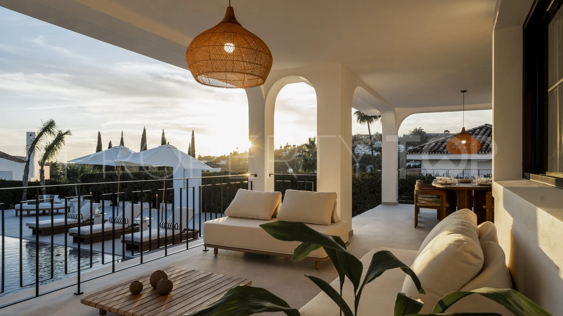 Villa de 5 dormitorios en venta en Nueva Andalucia