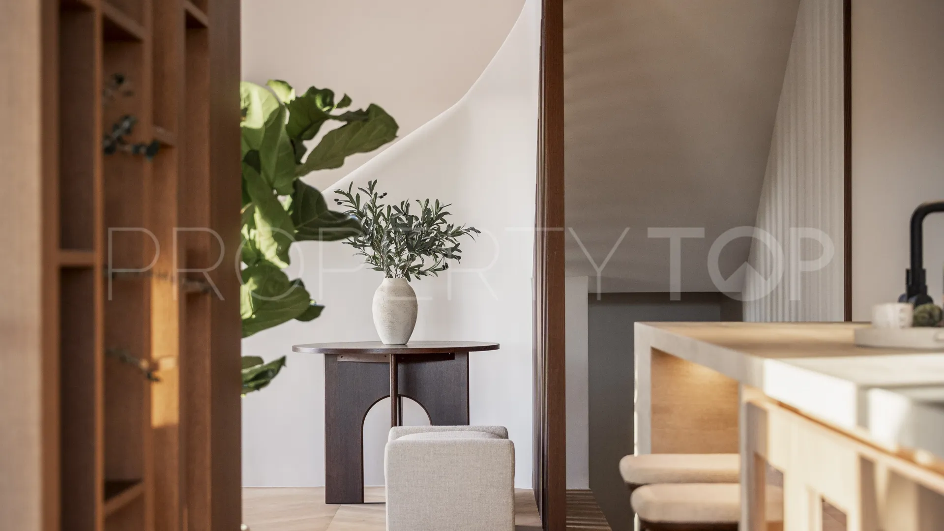 Villa de 5 dormitorios en venta en Nueva Andalucia