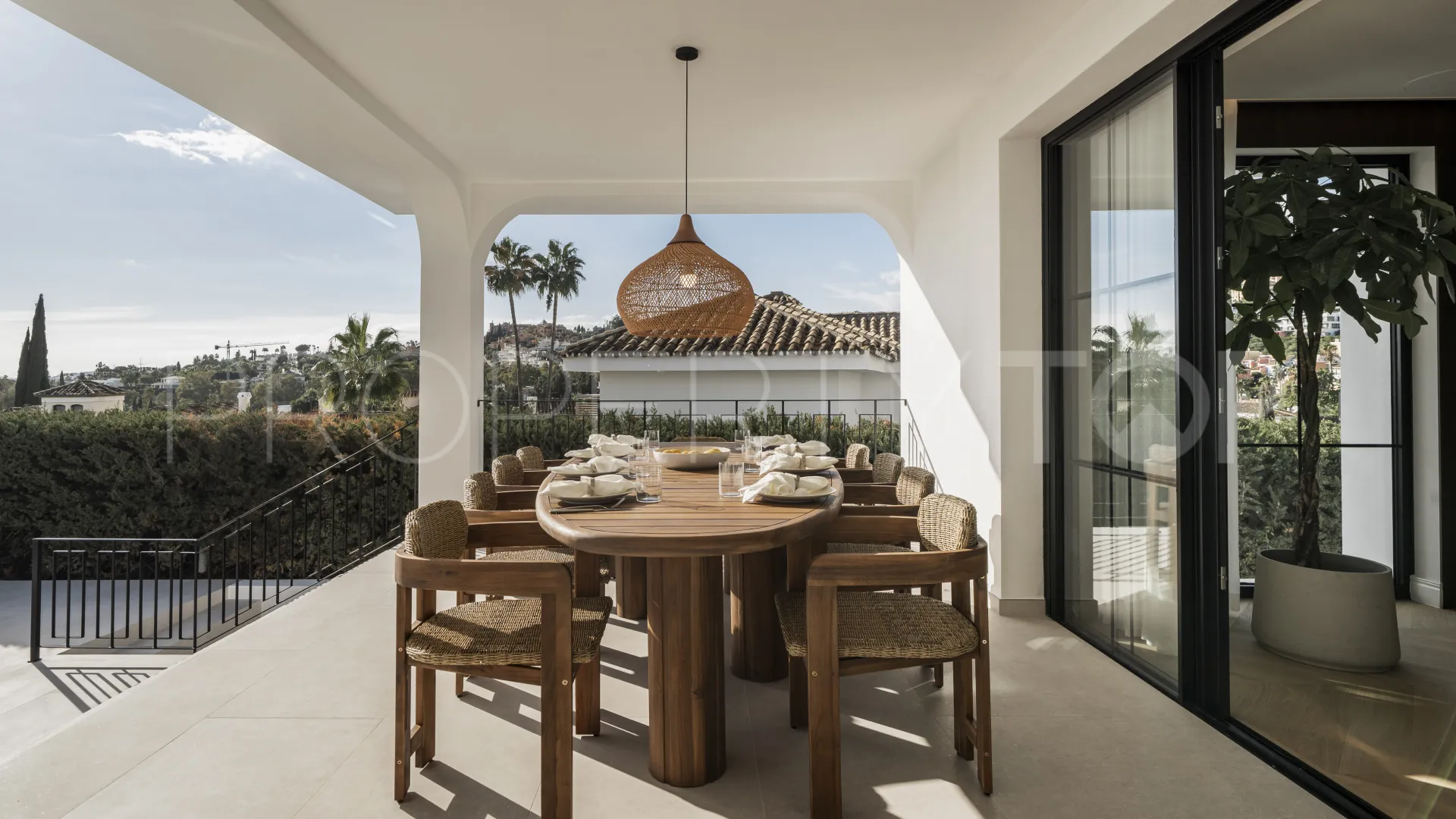 Villa de 5 dormitorios en venta en Nueva Andalucia