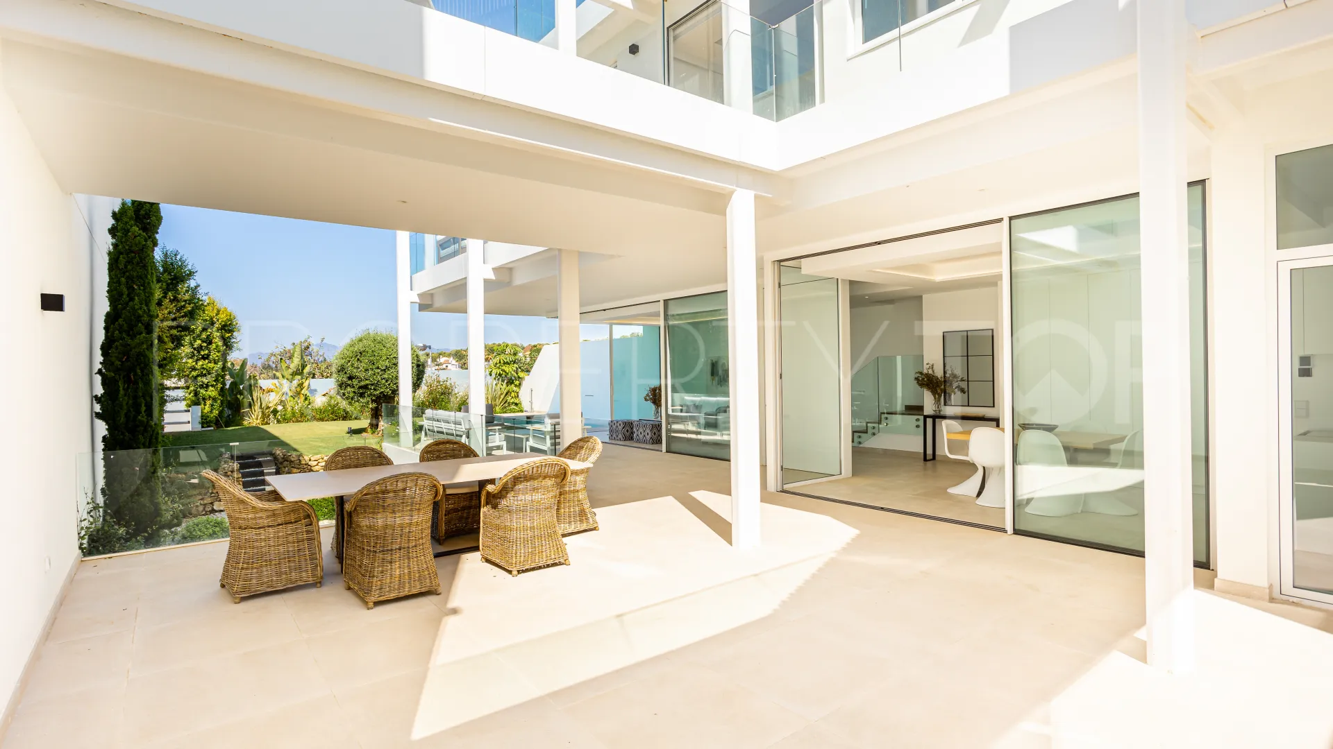 Villa a la venta en Marbella Ciudad con 4 dormitorios