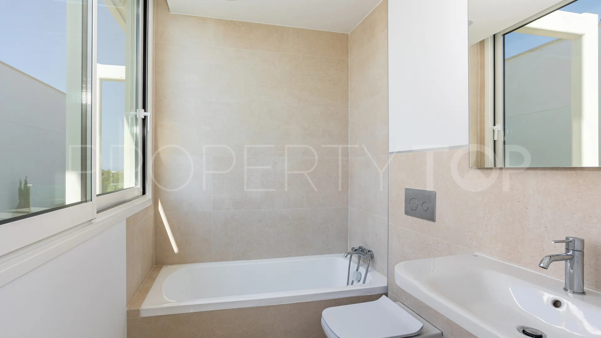 Villa a la venta en Marbella Ciudad con 4 dormitorios