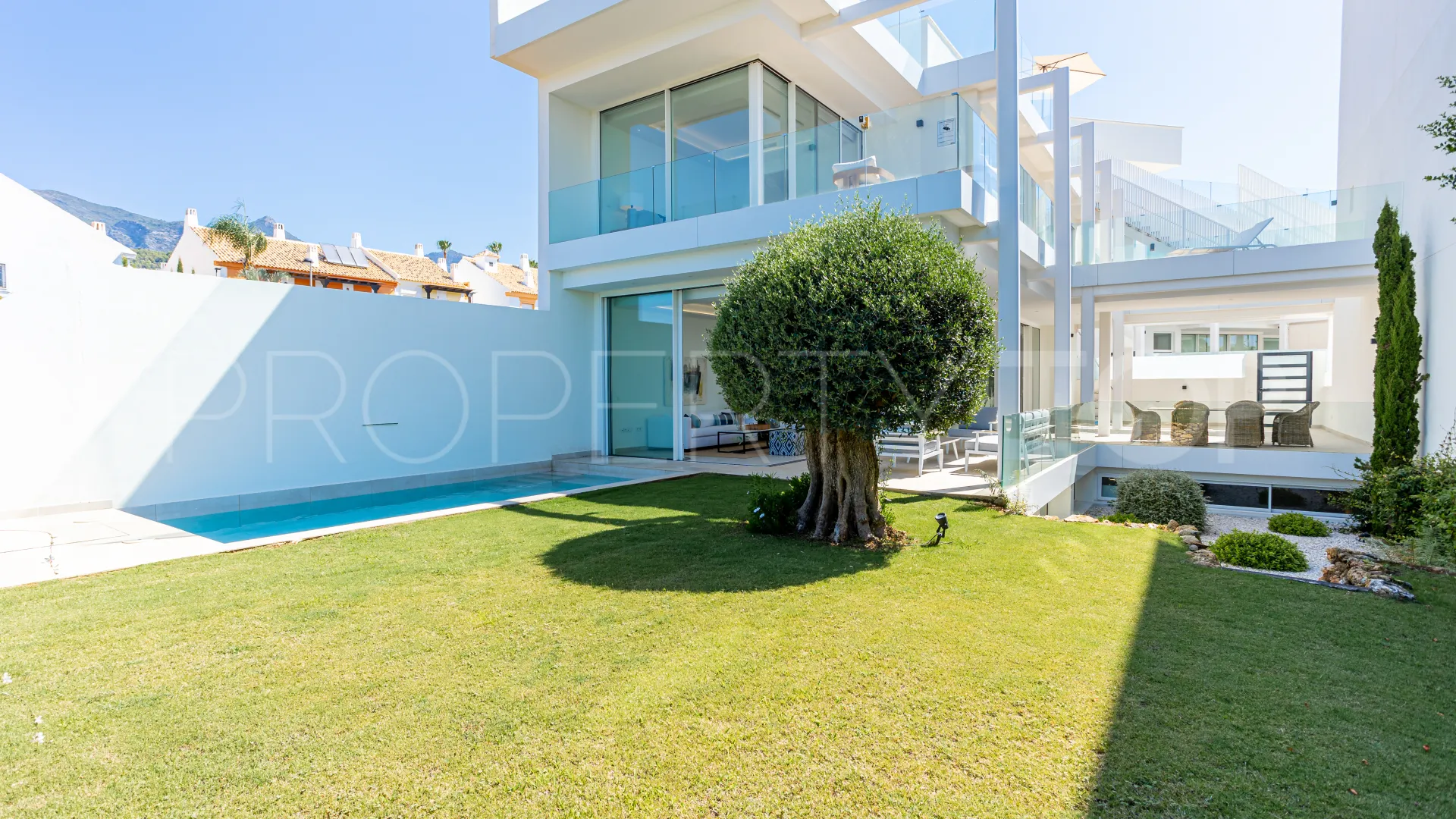 Villa a la venta en Marbella Ciudad con 4 dormitorios