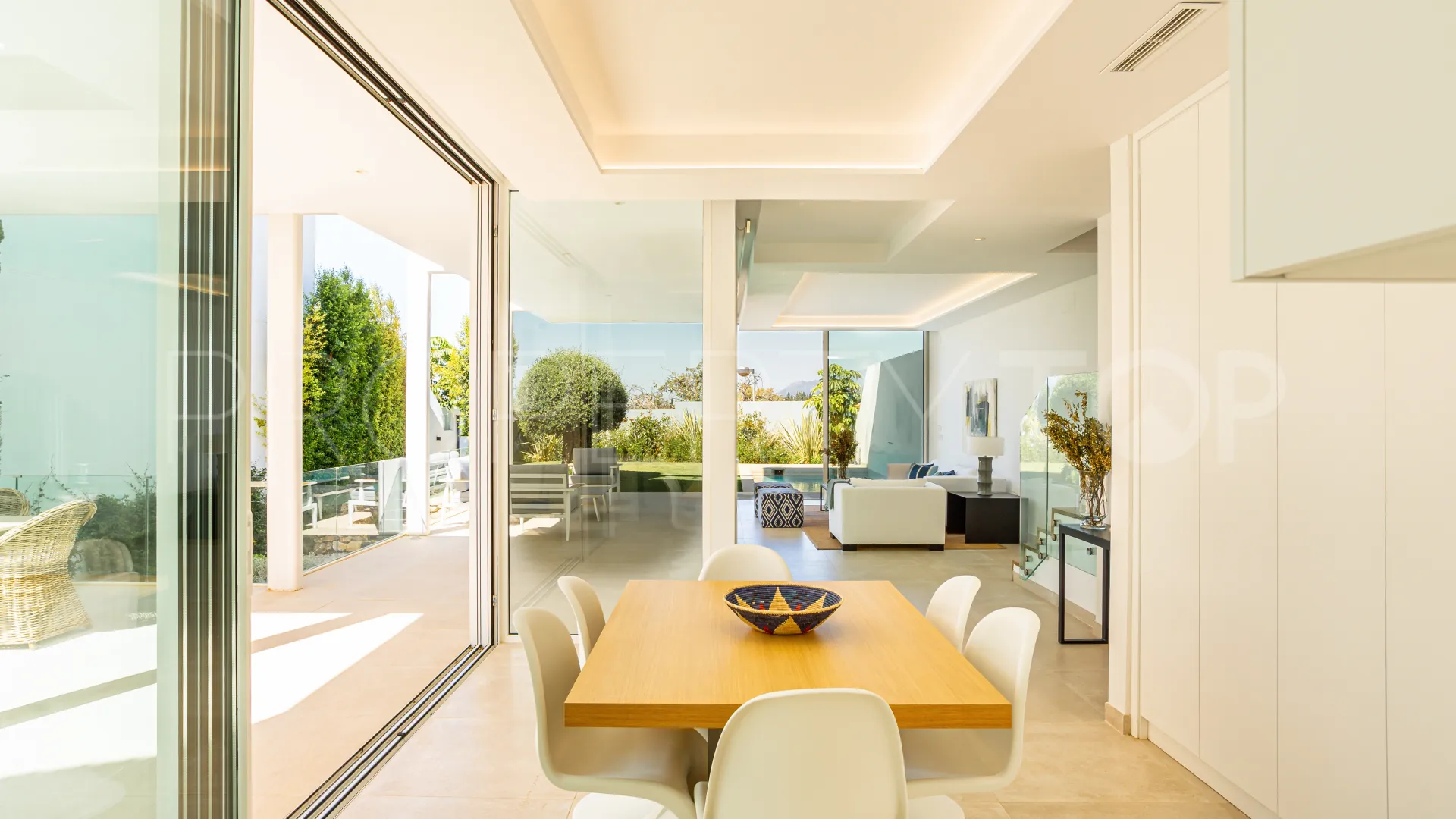 Villa a la venta en Marbella Ciudad con 4 dormitorios