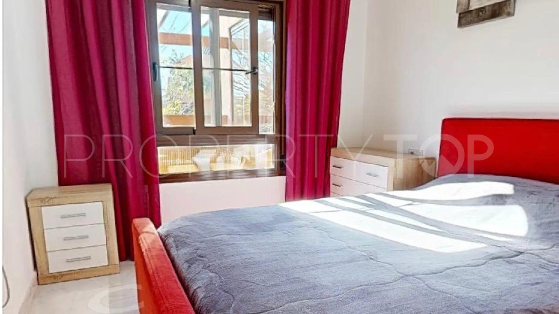 Comprar apartamento de 4 dormitorios en Hacienda del Sol