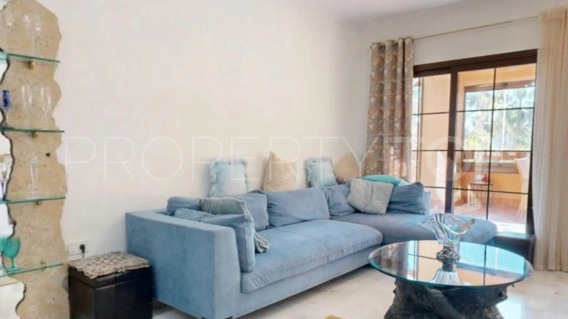 Comprar apartamento de 4 dormitorios en Hacienda del Sol