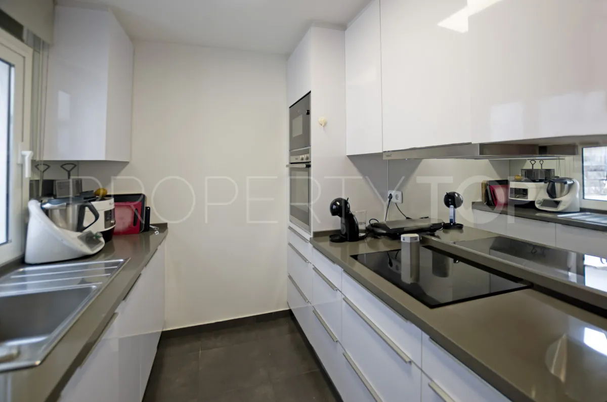 Ático en venta de 3 dormitorios en Marbella - Puerto Banus