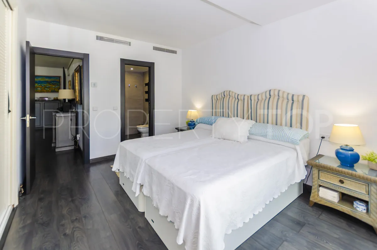 Ático en venta de 3 dormitorios en Marbella - Puerto Banus