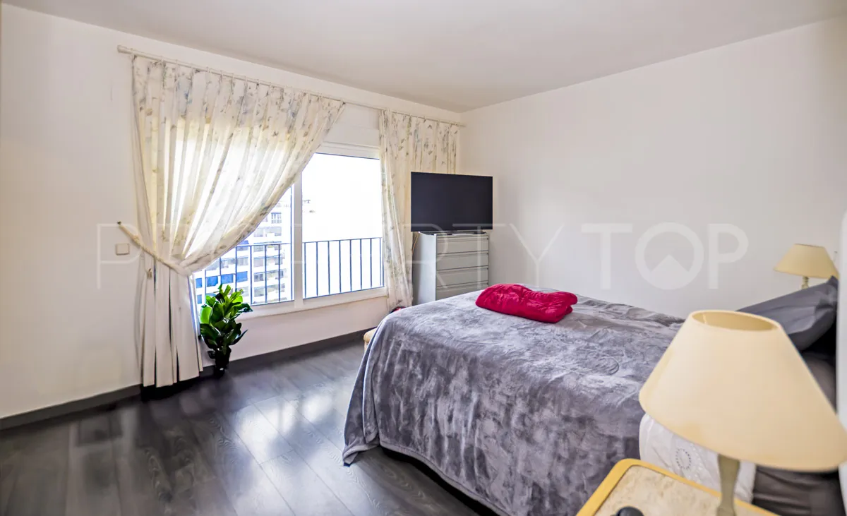 Ático en venta de 3 dormitorios en Marbella - Puerto Banus