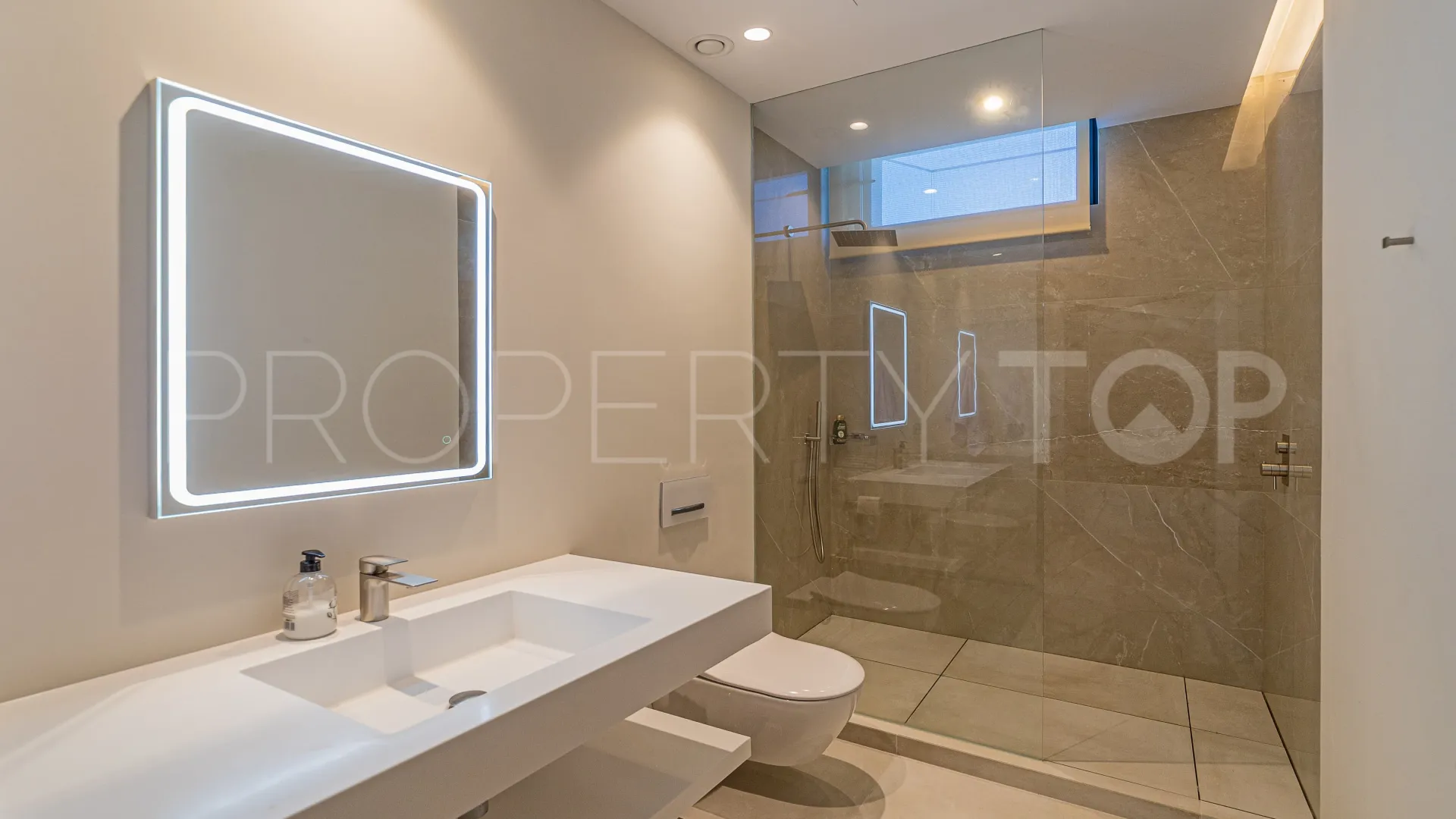 Villa en venta de 6 dormitorios en Los Arqueros