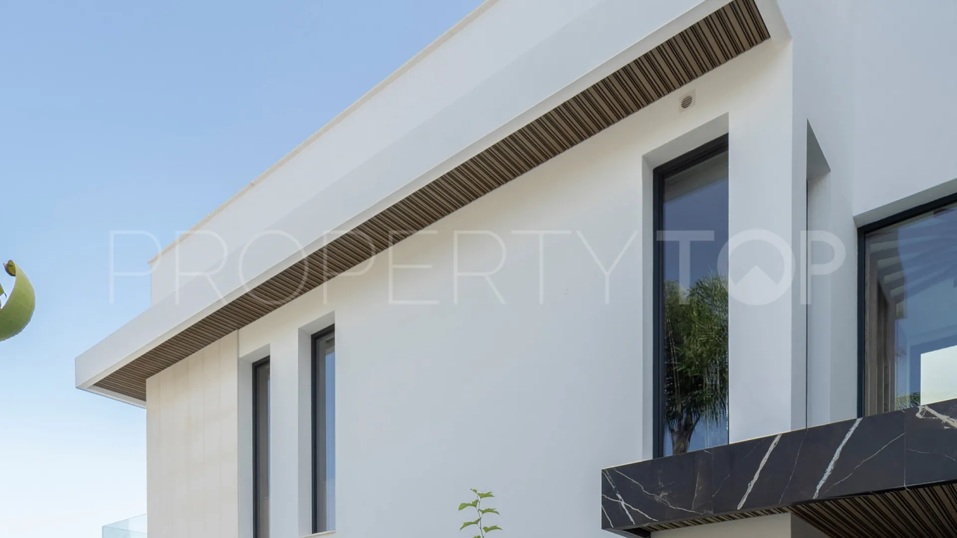 For sale Altos del Paraiso villa with 6 bedrooms