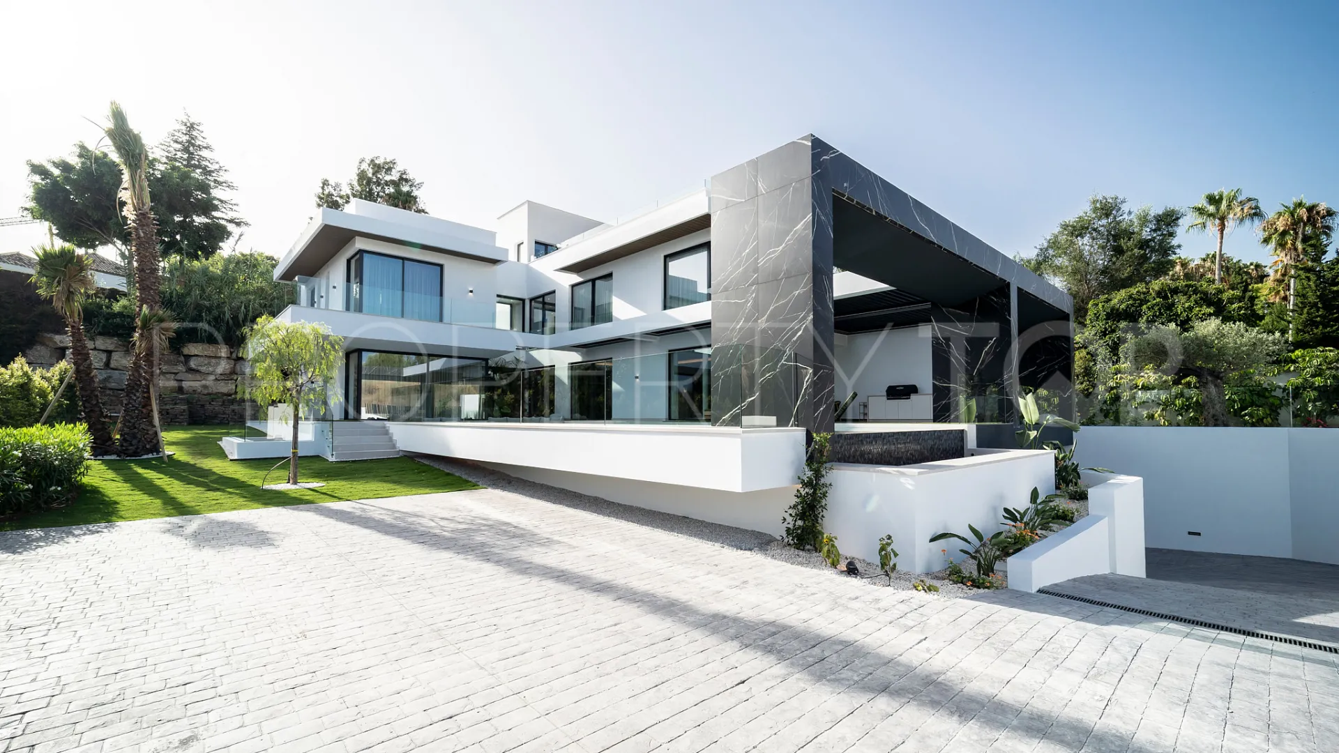 For sale Altos del Paraiso villa with 6 bedrooms