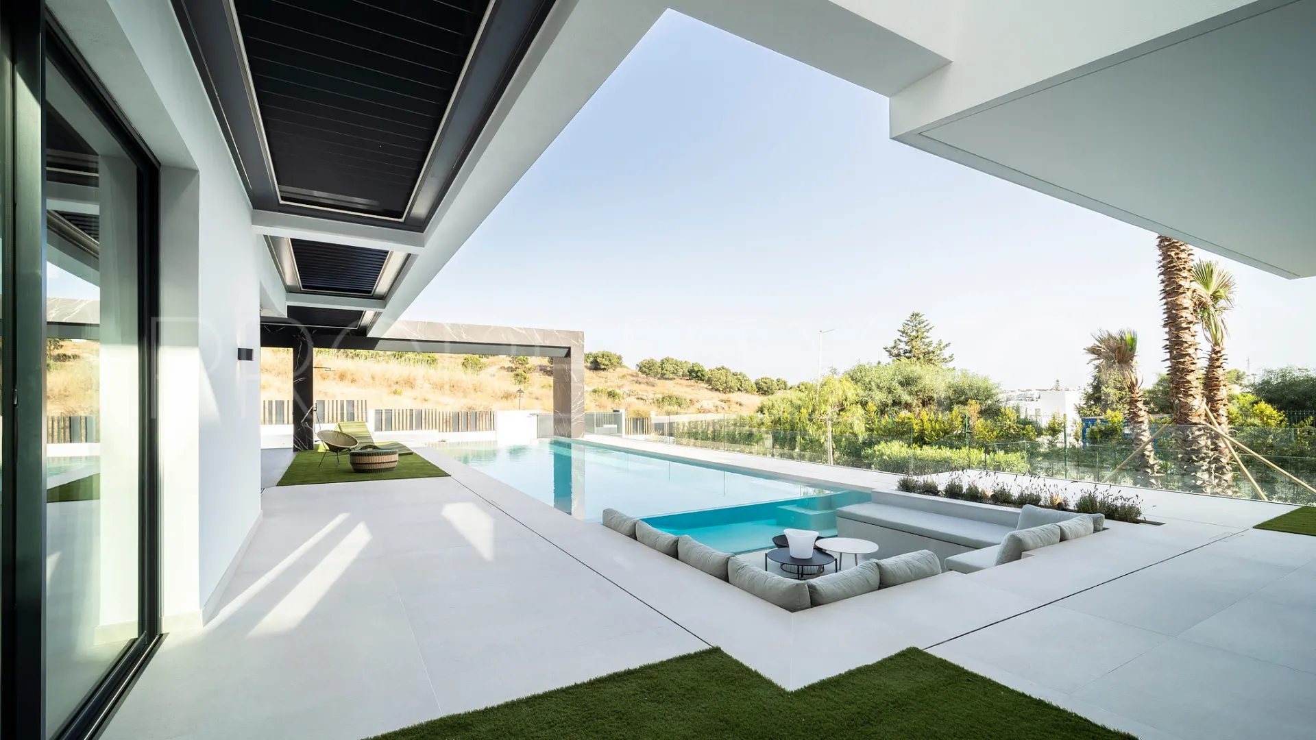 For sale Altos del Paraiso villa with 6 bedrooms
