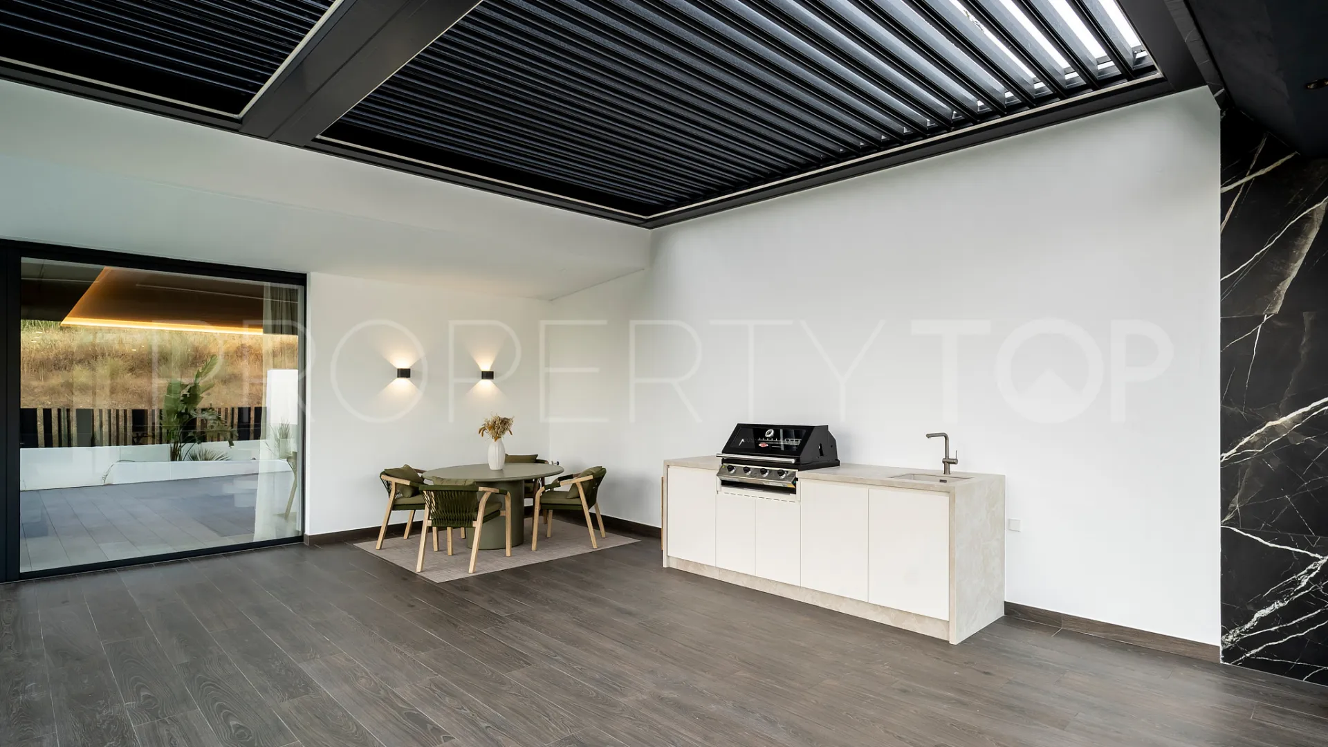 For sale Altos del Paraiso villa with 6 bedrooms