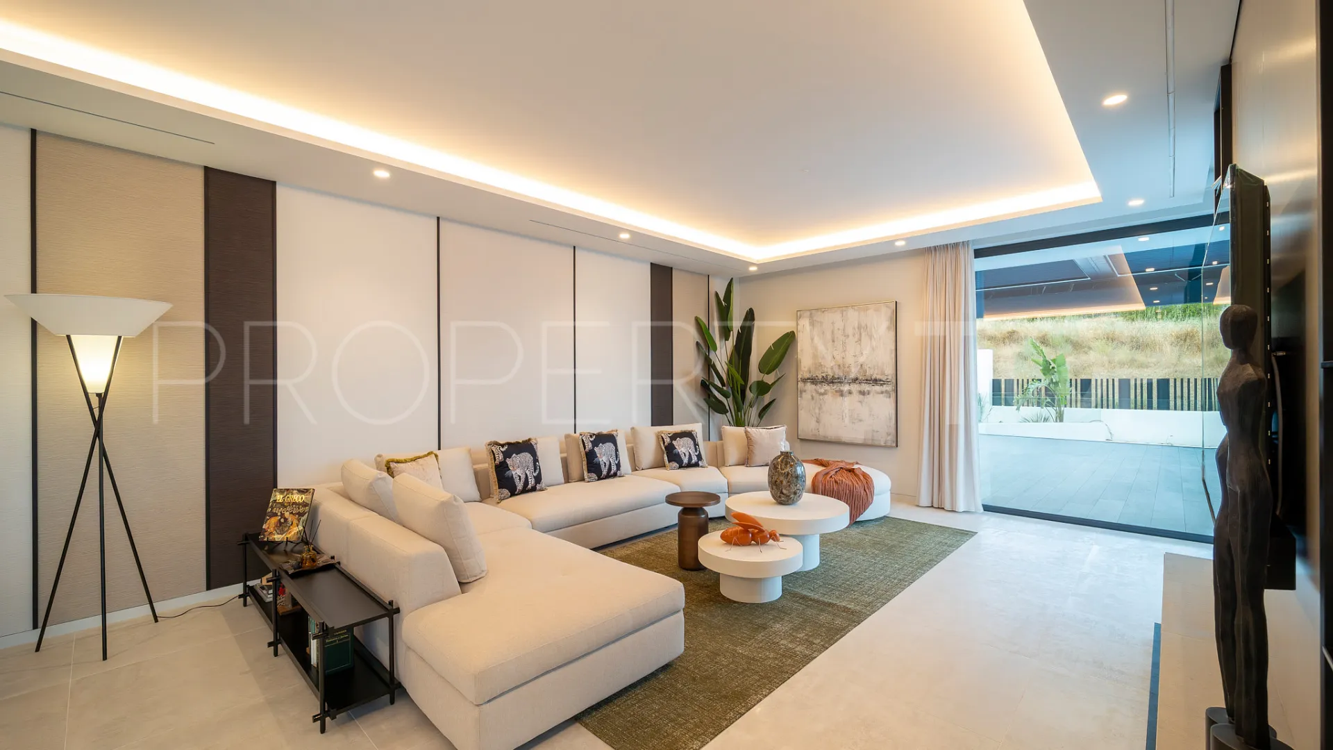 For sale Altos del Paraiso villa with 6 bedrooms