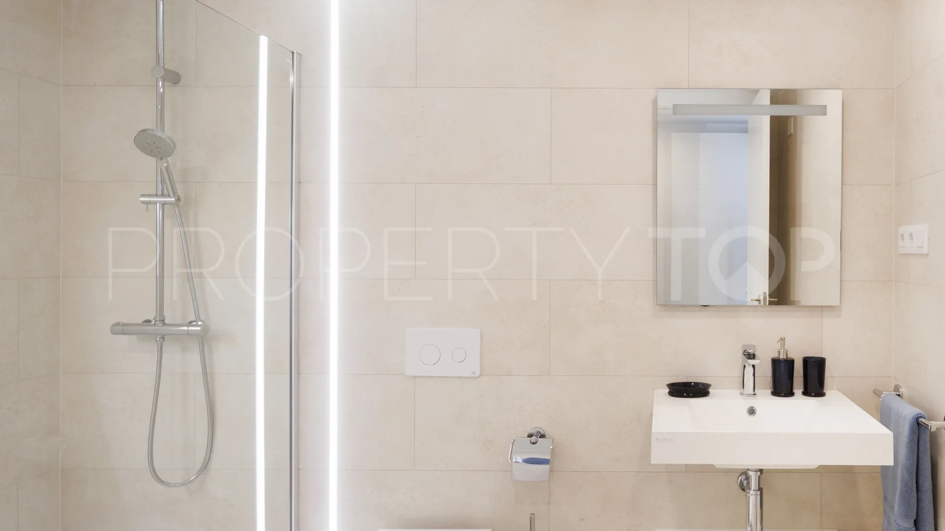 Apartment for sale in Fuengirola Centro with 3 bedrooms