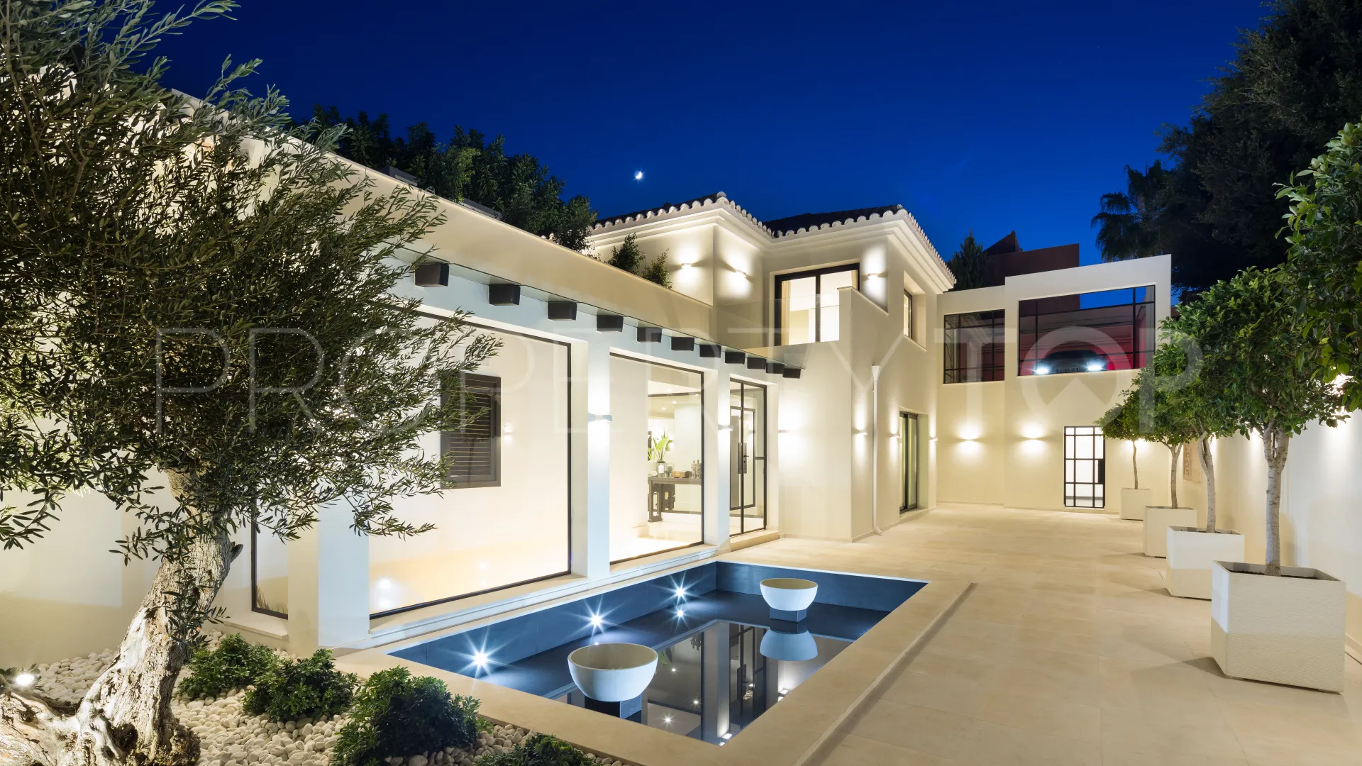 Se vende villa de 5 dormitorios en Aloha