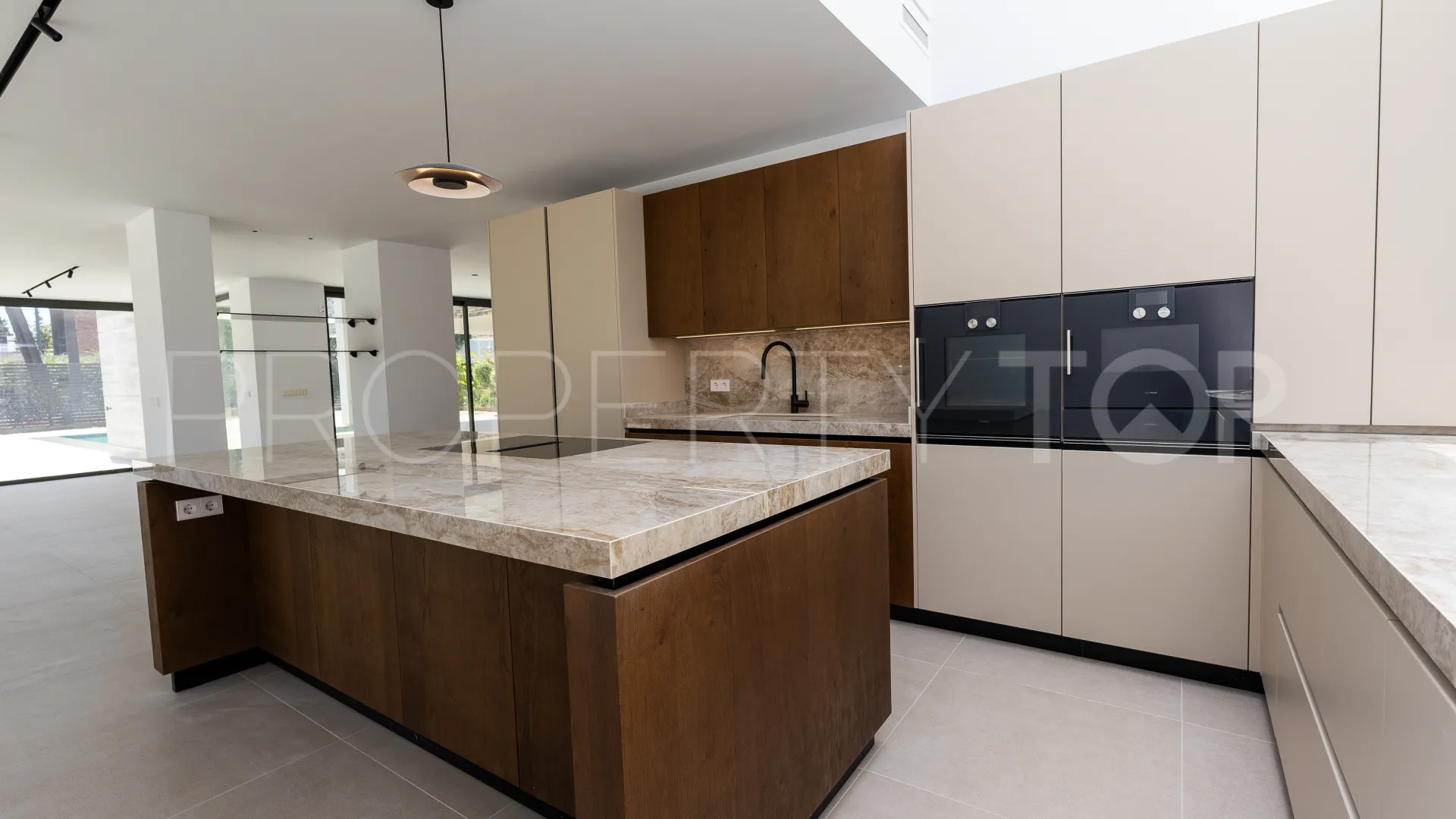 Cortijo Blanco, villa con 8 dormitorios a la venta