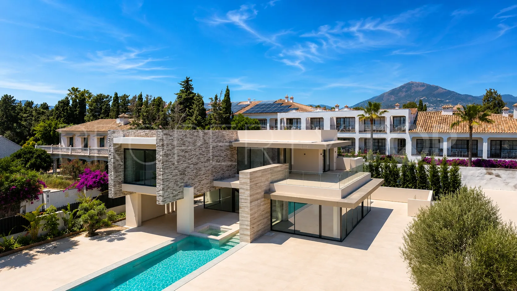 Cortijo Blanco, villa con 8 dormitorios a la venta
