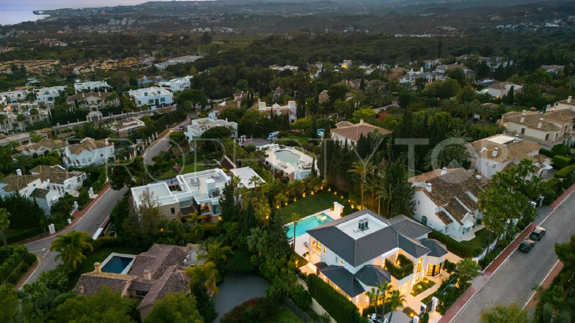 For sale Sierra Blanca villa with 6 bedrooms