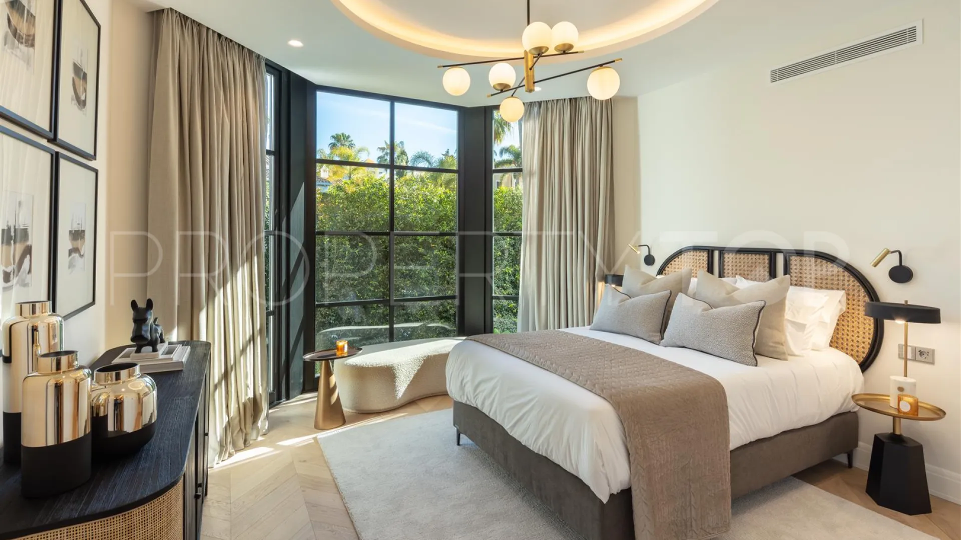 For sale Sierra Blanca villa with 6 bedrooms