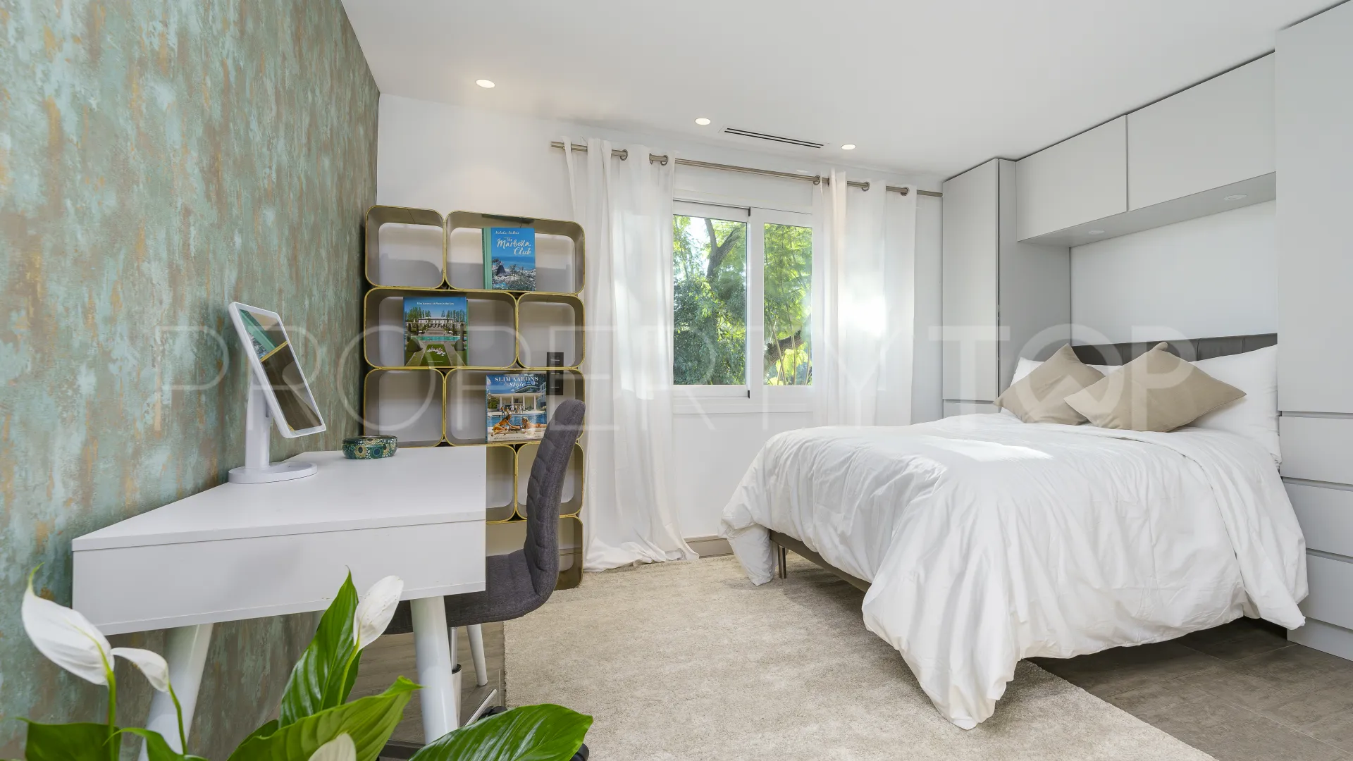 Nueva Andalucia villa for sale