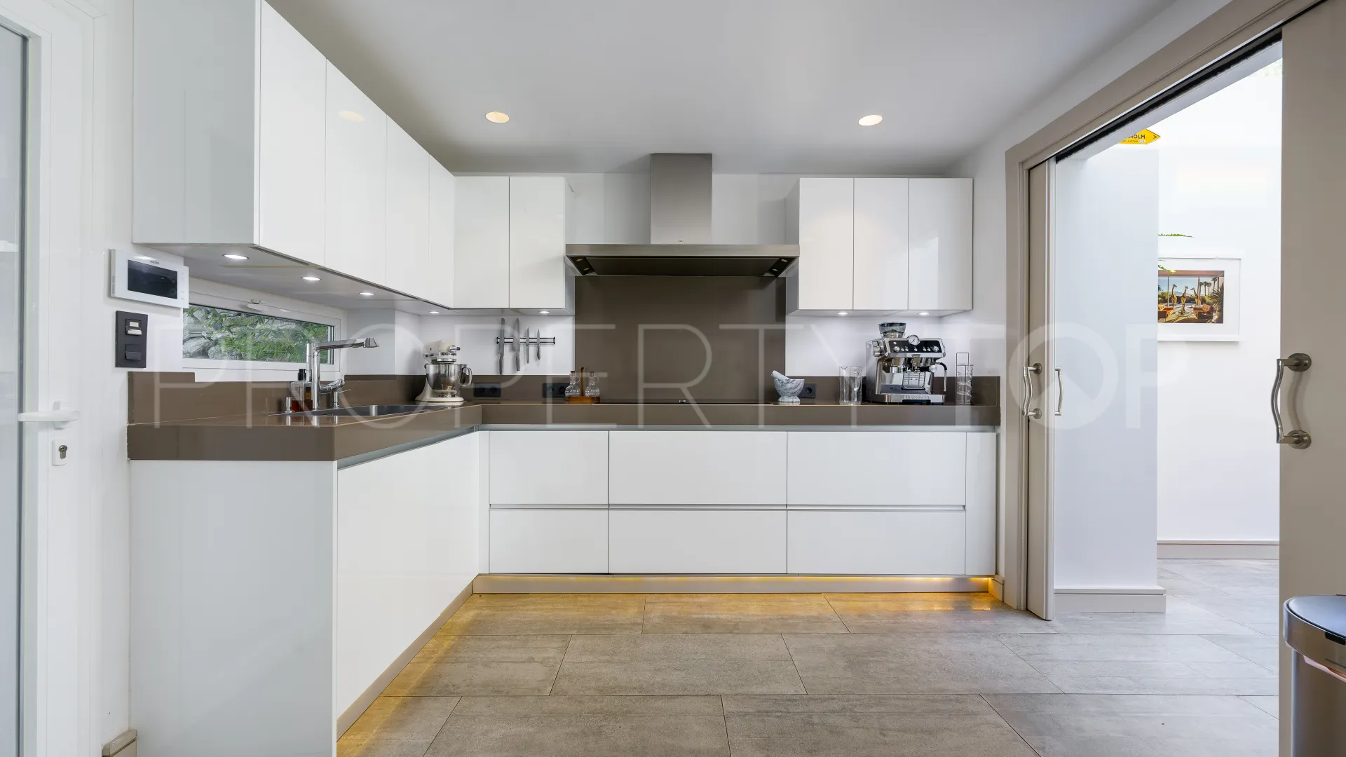 Nueva Andalucia villa for sale