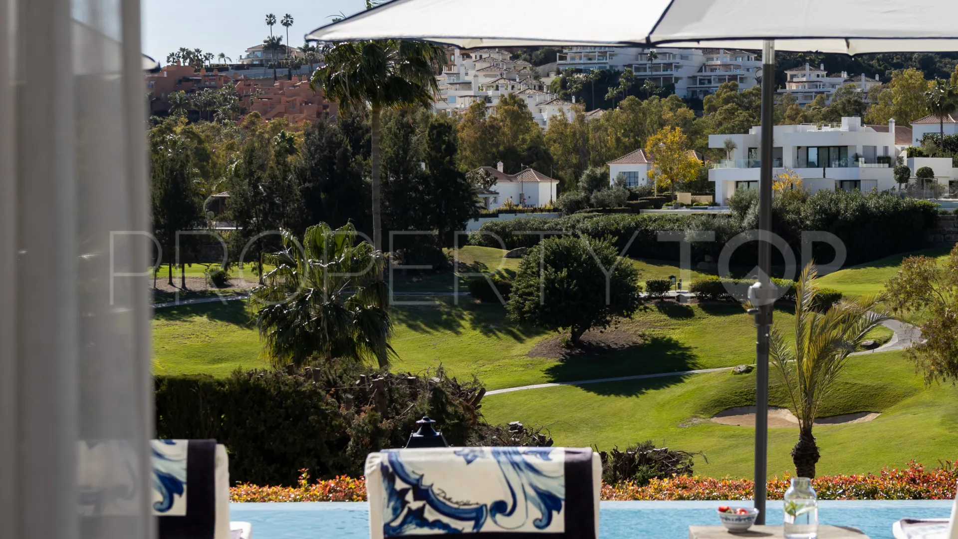 Nueva Andalucia, villa de 4 dormitorios a la venta