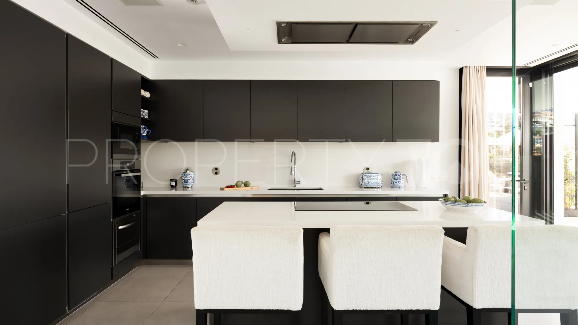 Nueva Andalucia, villa de 4 dormitorios a la venta