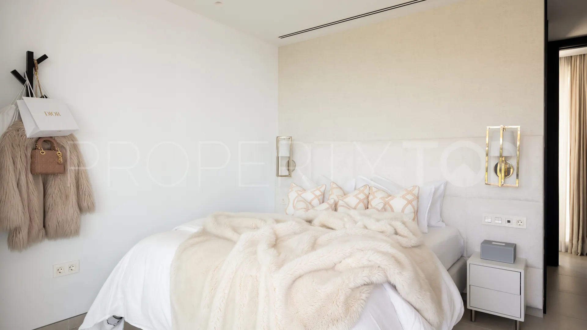 Nueva Andalucia, villa de 4 dormitorios a la venta