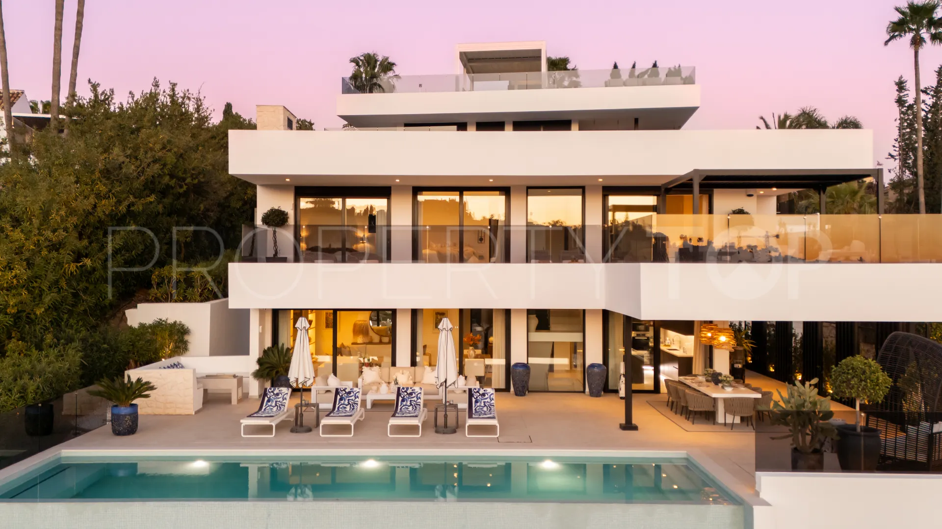 Nueva Andalucia, villa de 4 dormitorios a la venta