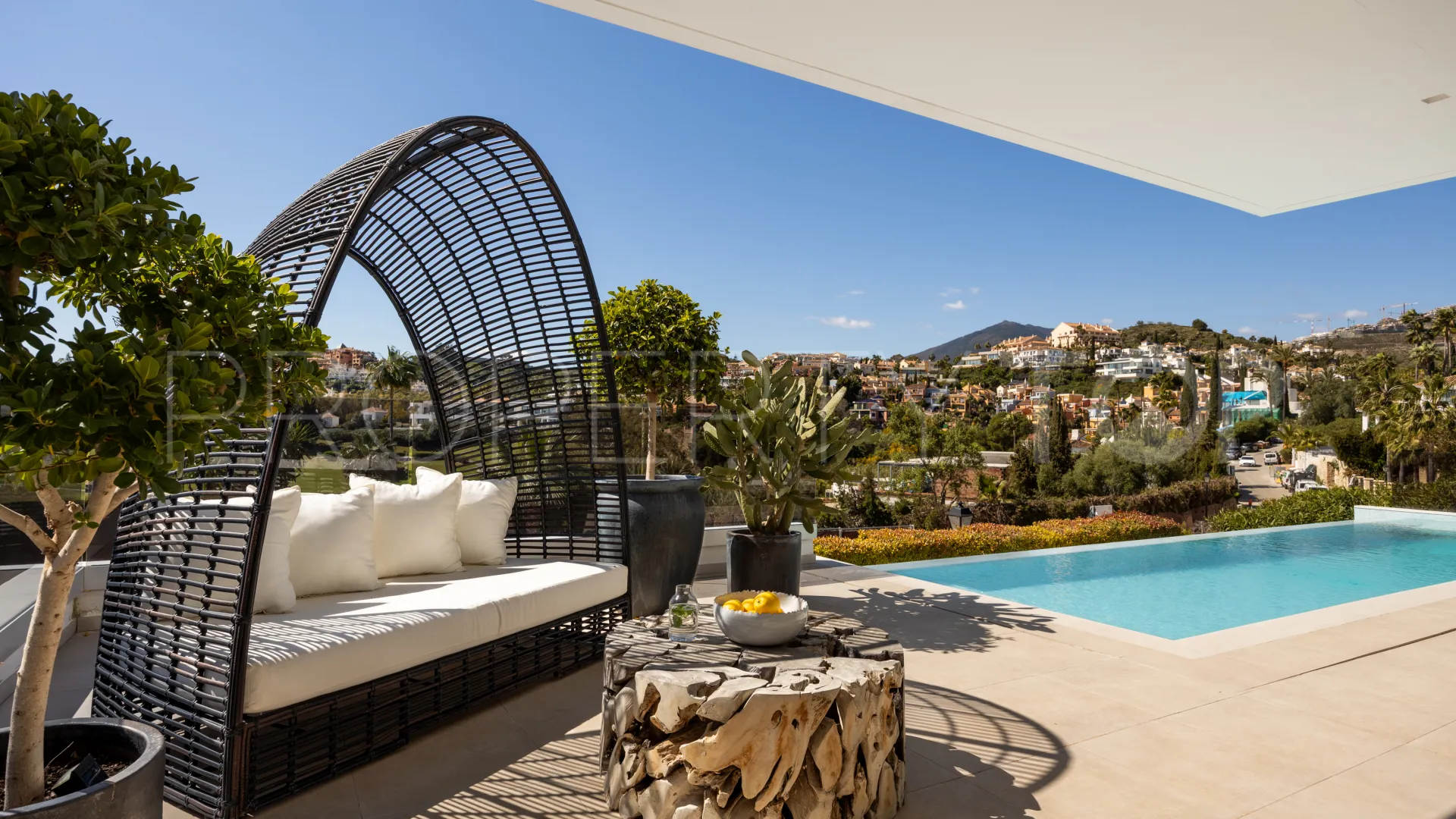 Nueva Andalucia, villa de 4 dormitorios a la venta