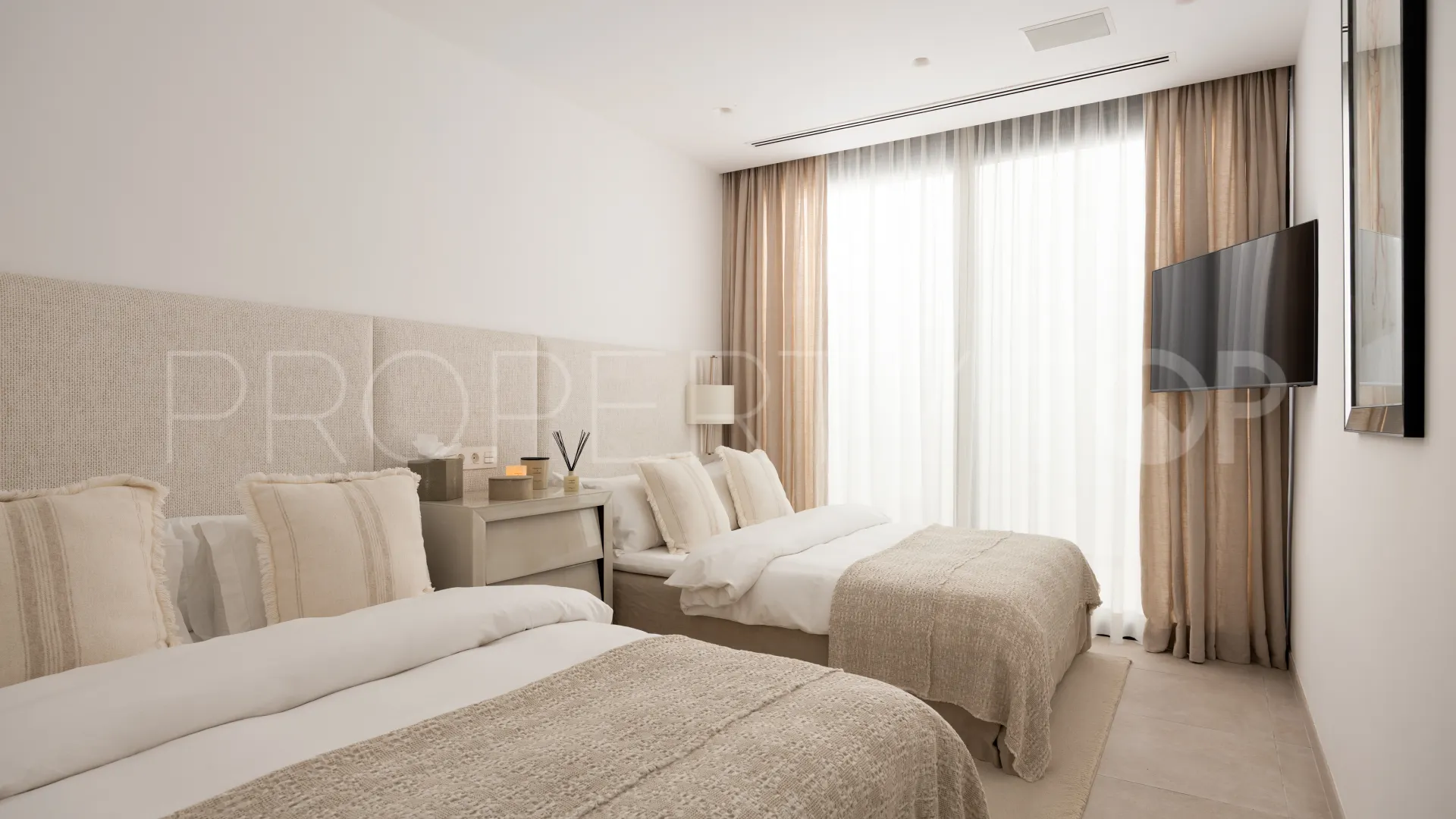 Nueva Andalucia, villa de 4 dormitorios a la venta