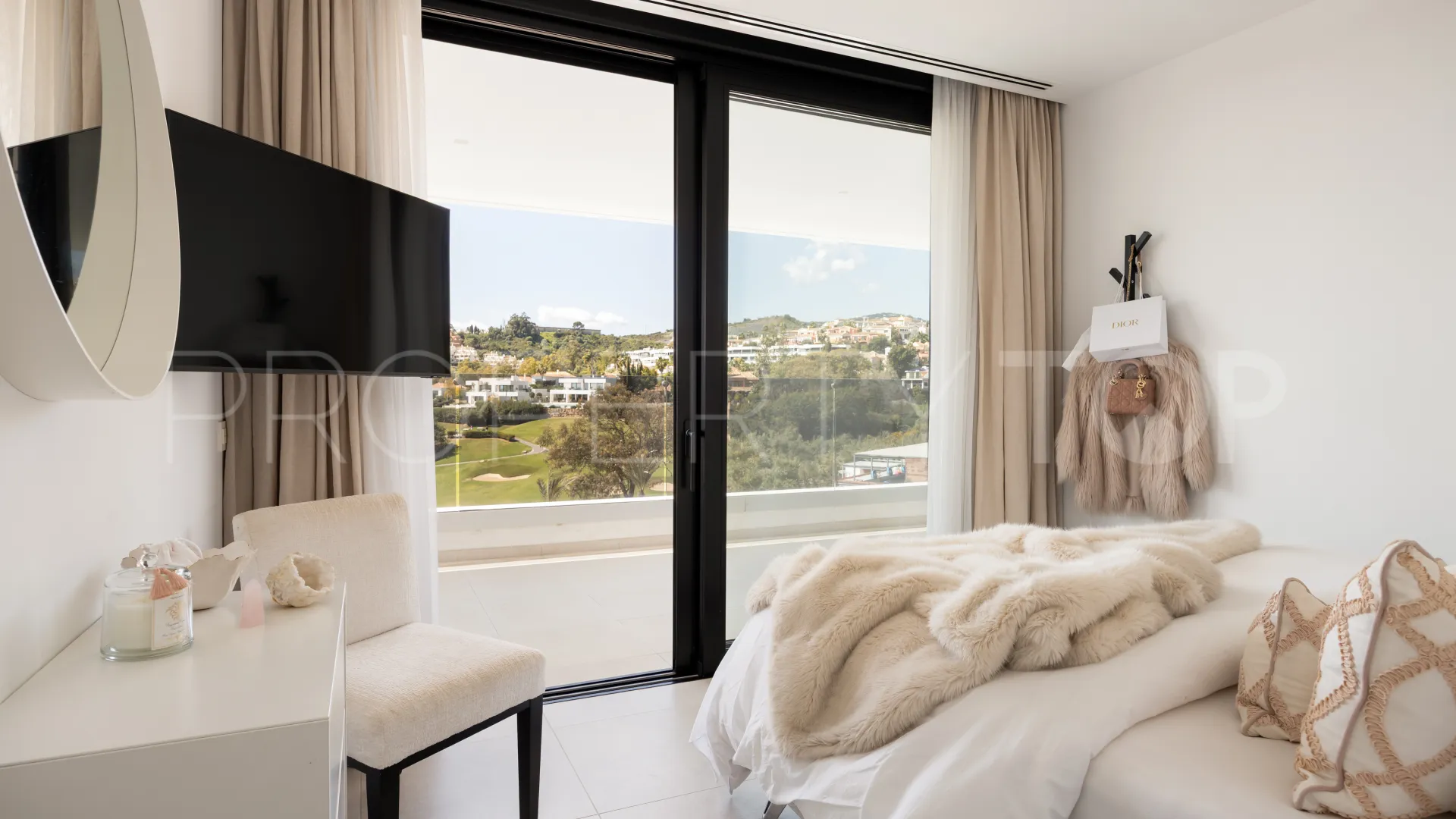 Nueva Andalucia, villa de 4 dormitorios a la venta