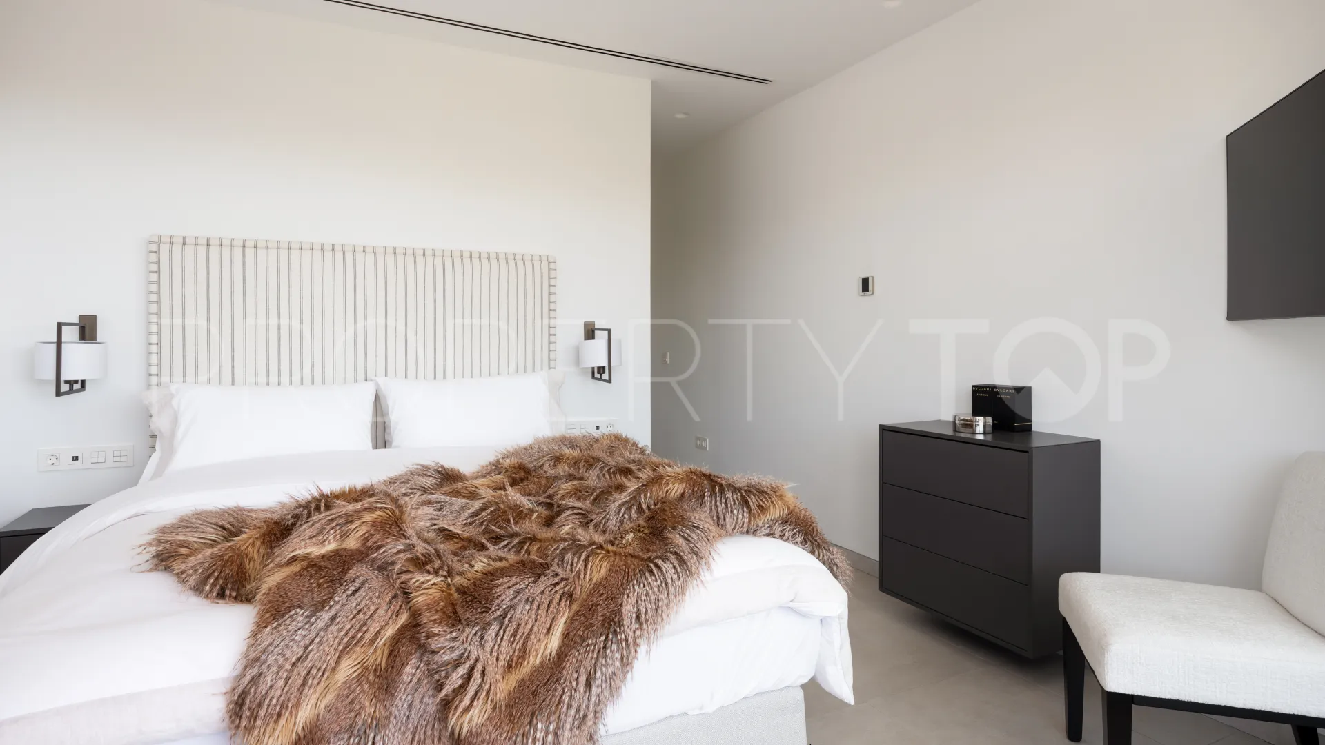 Nueva Andalucia, villa de 4 dormitorios a la venta