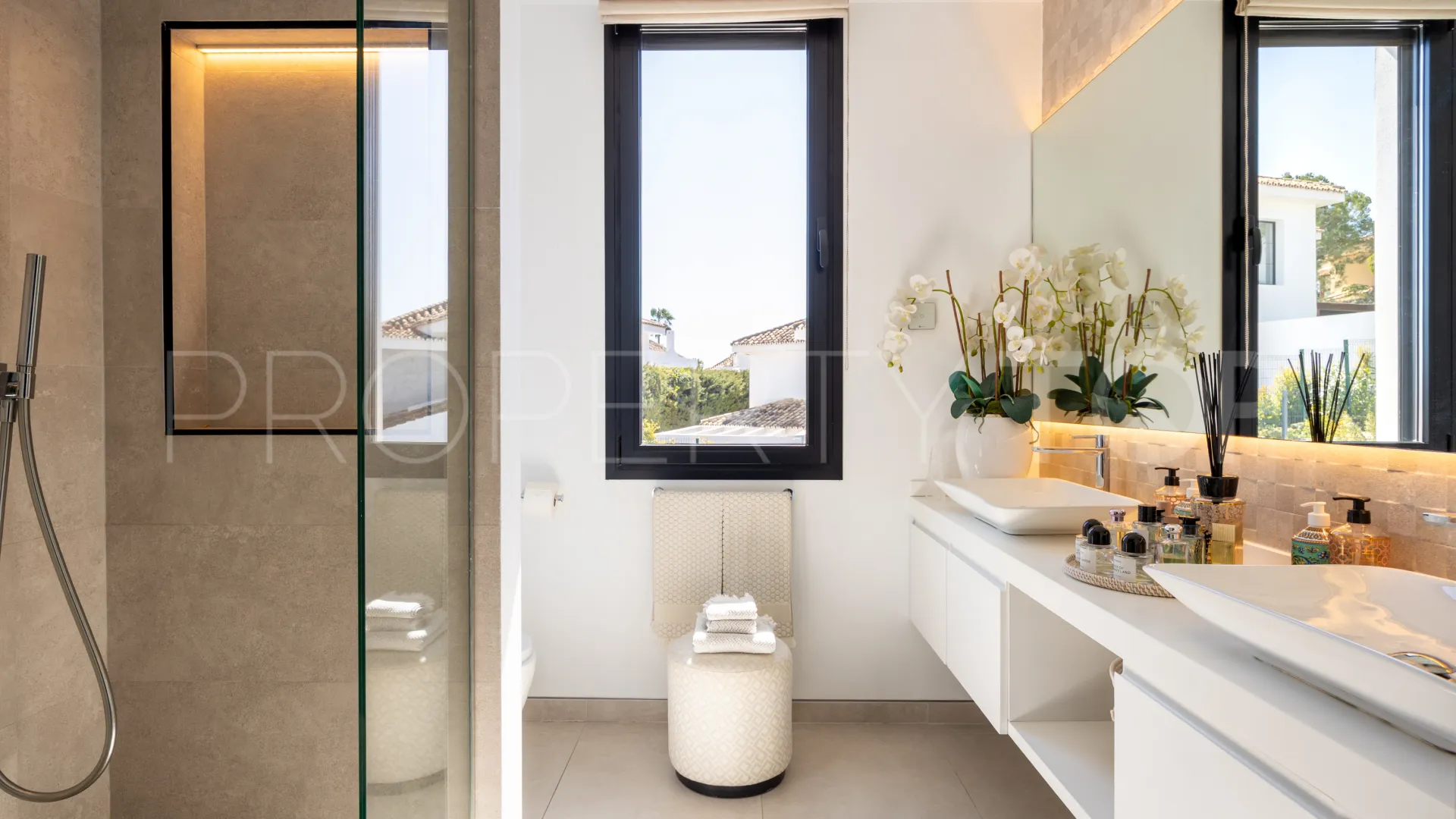 Nueva Andalucia, villa de 4 dormitorios a la venta