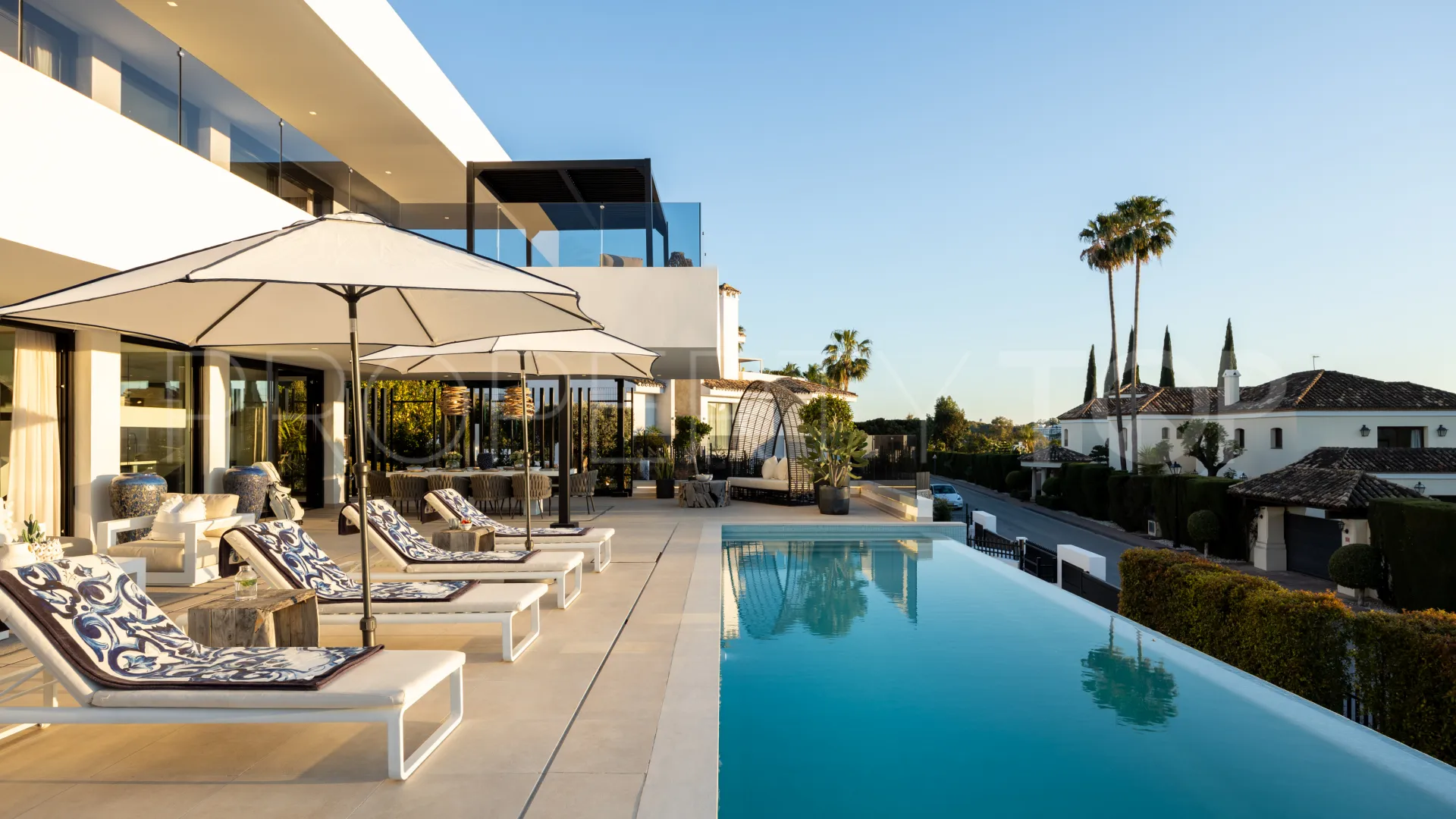 Nueva Andalucia, villa de 4 dormitorios a la venta