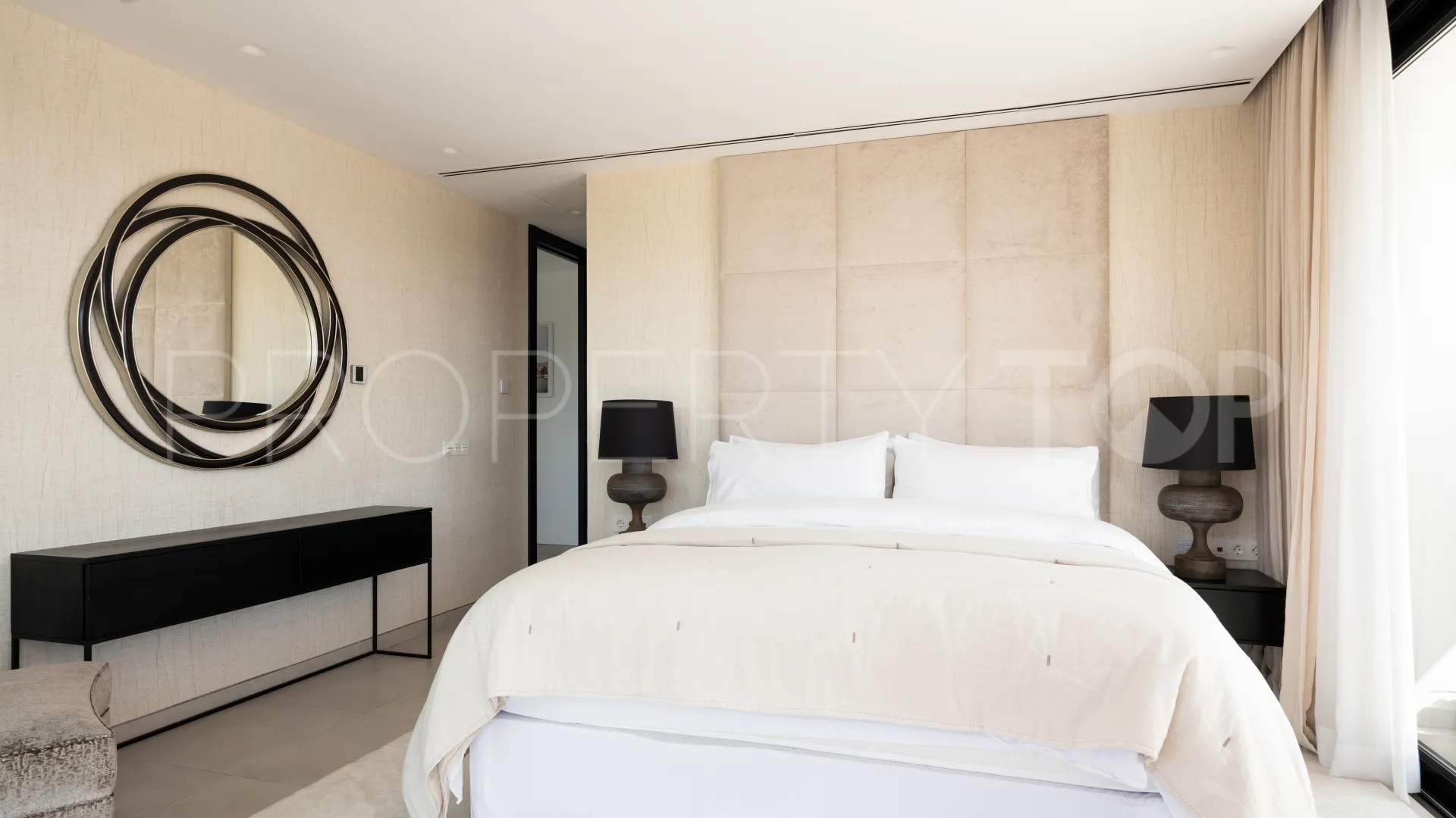 Nueva Andalucia, villa de 4 dormitorios a la venta