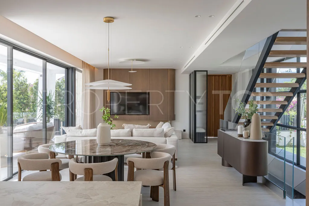 Se vende villa en Marbesa con 4 dormitorios