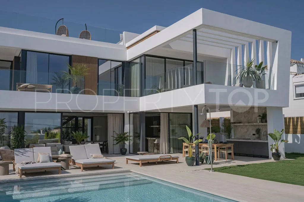 Se vende villa en Marbesa con 4 dormitorios