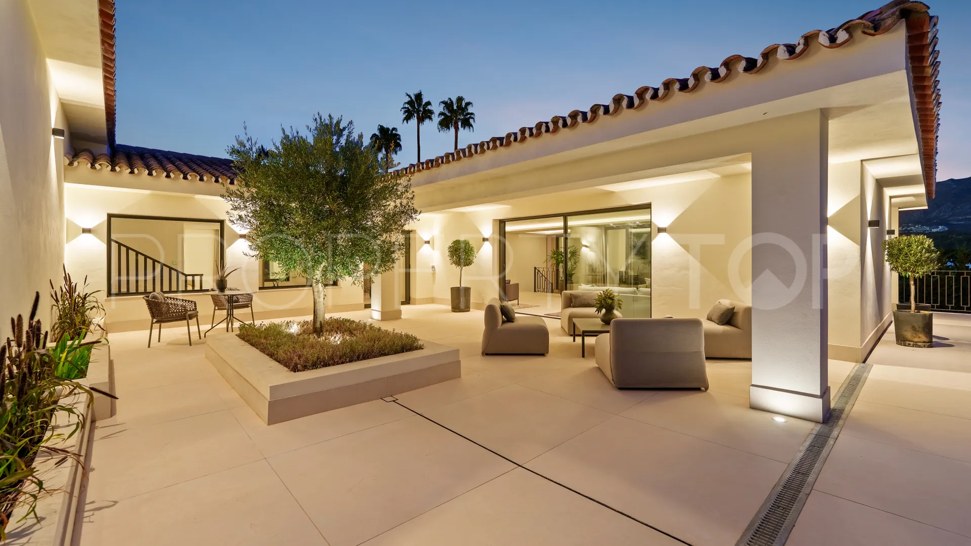 For sale villa in Las Brisas with 5 bedrooms