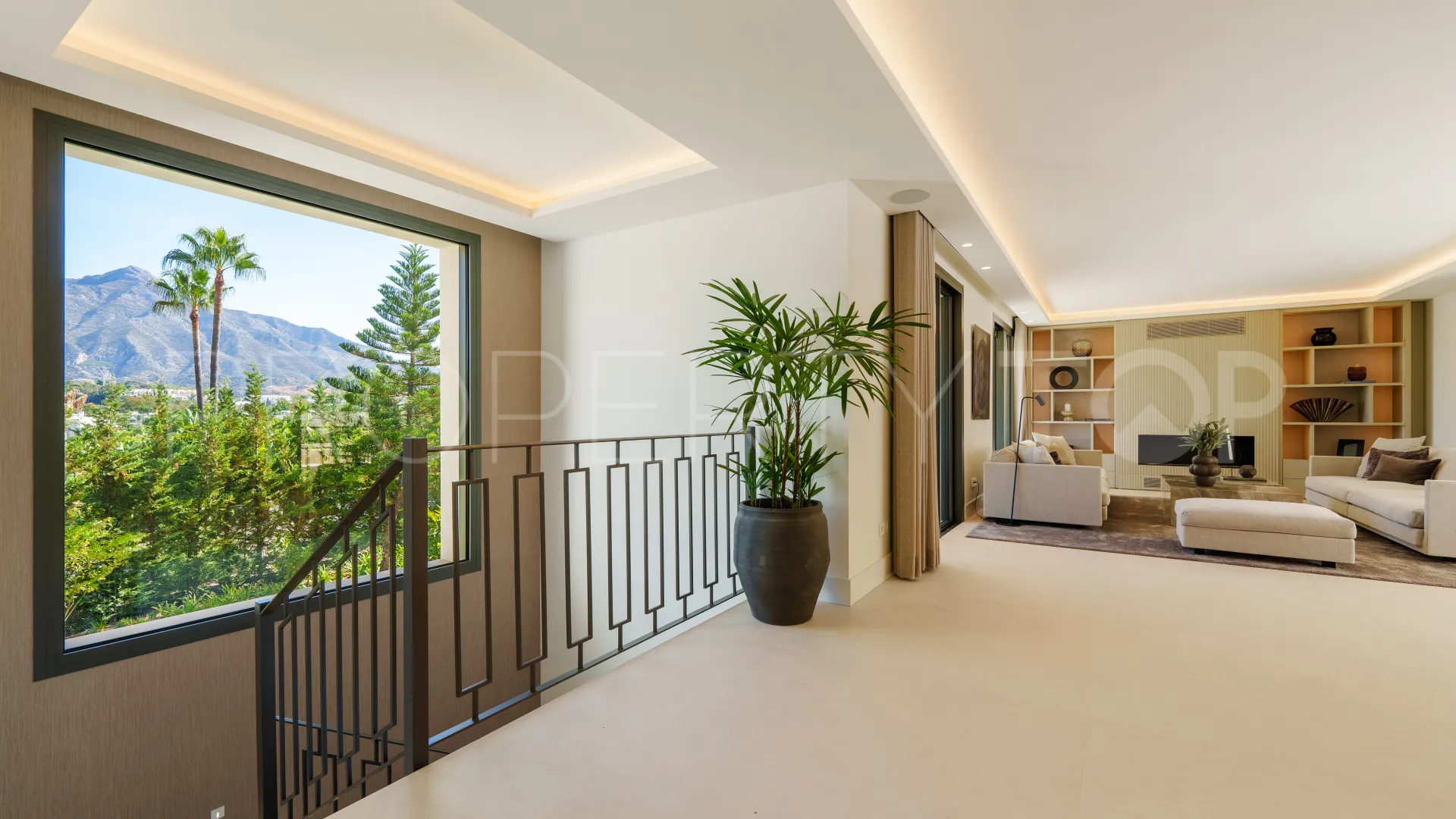 For sale villa in Las Brisas with 5 bedrooms