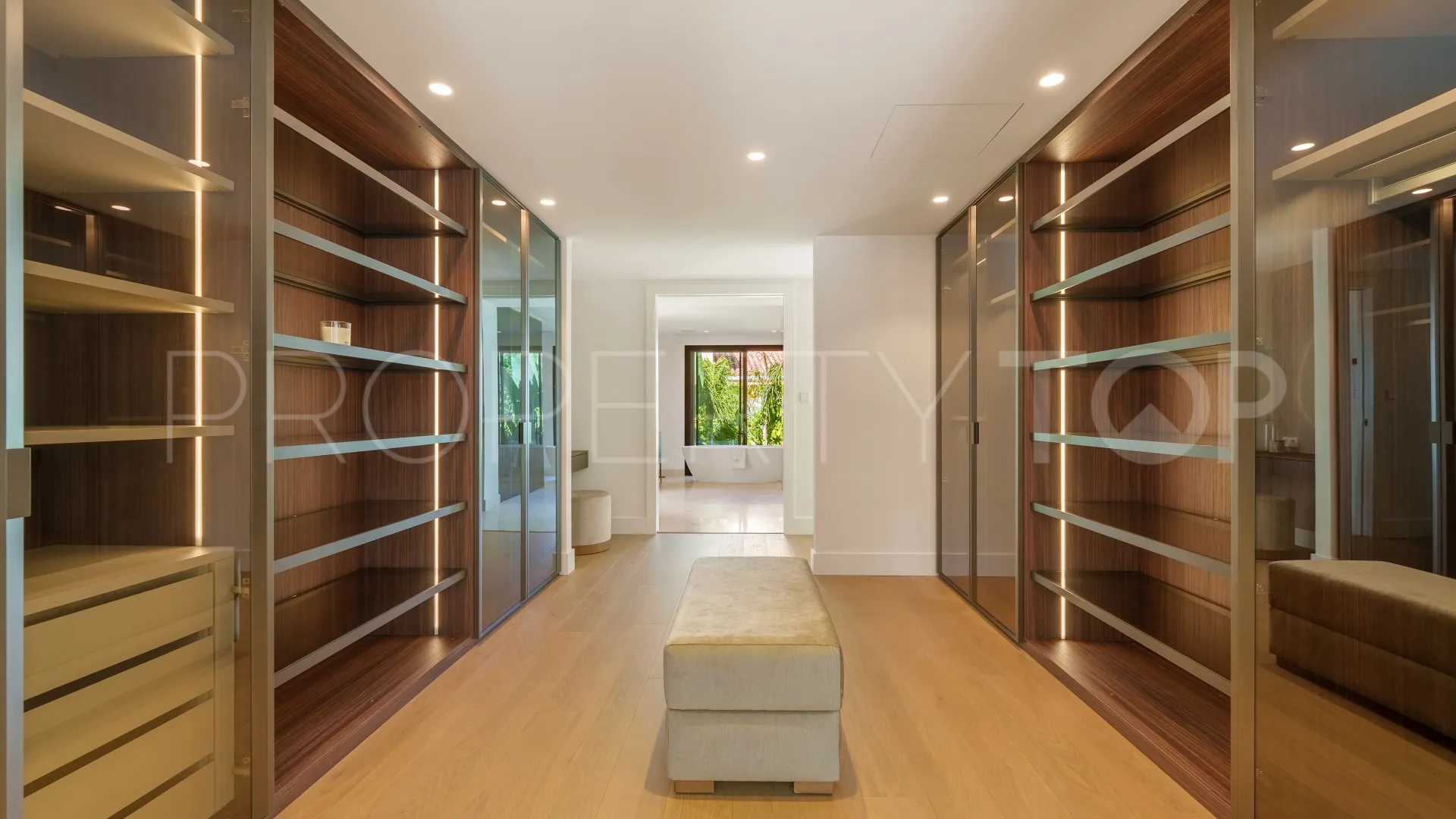 For sale villa in Las Brisas with 5 bedrooms