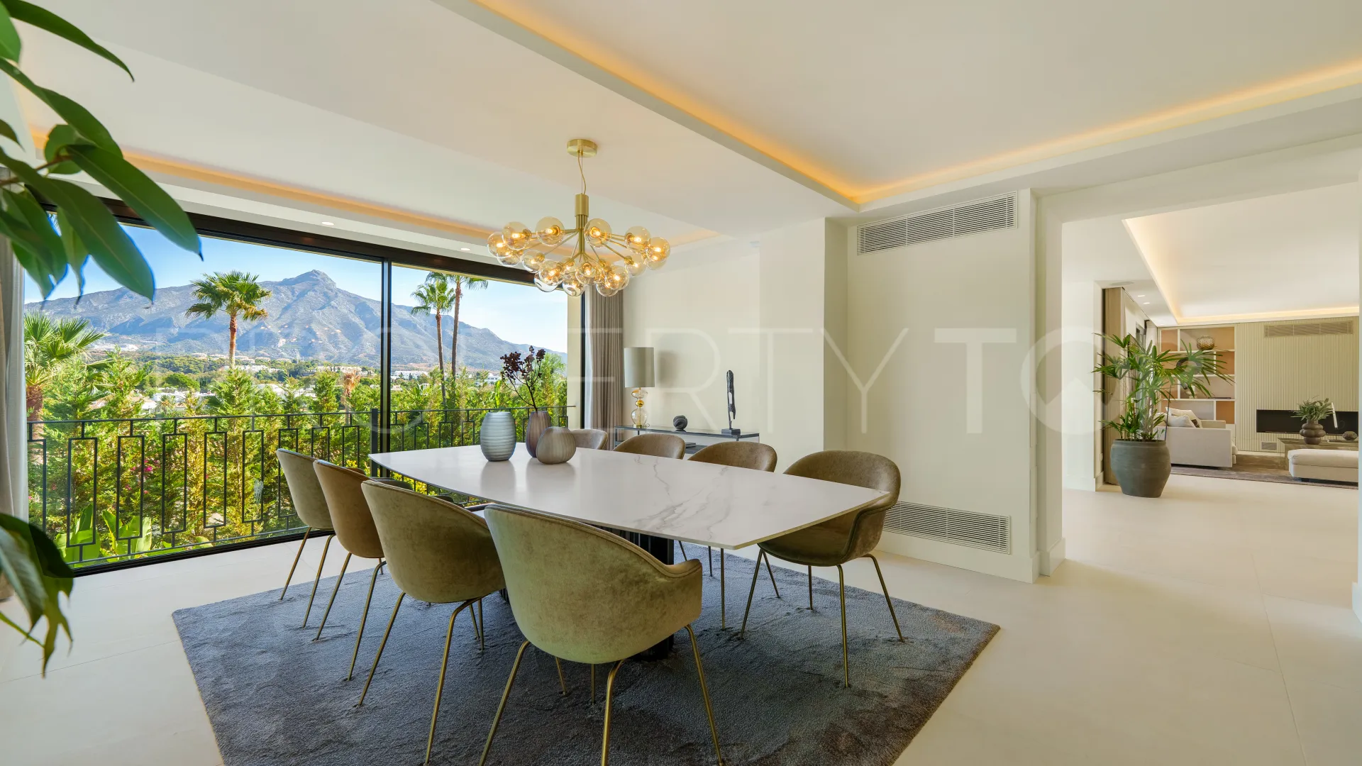 For sale villa in Las Brisas with 5 bedrooms