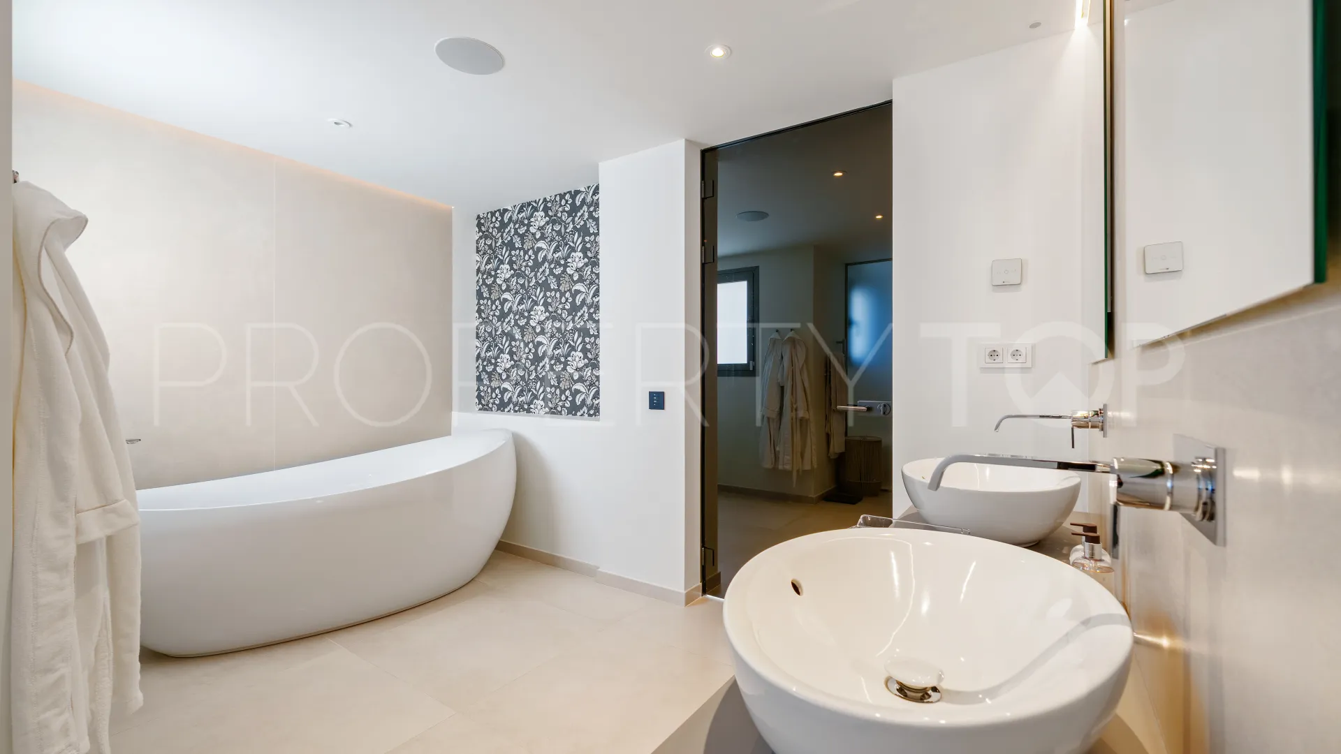 9 Lions Residences 3 bedrooms penthouse for sale