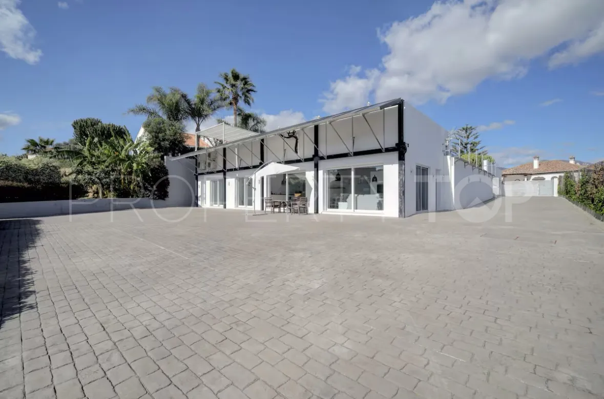 6 bedrooms villa for sale in Manilva