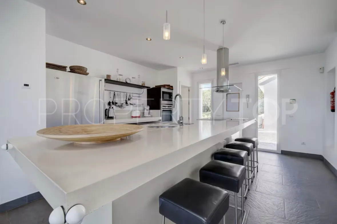 6 bedrooms villa for sale in Manilva