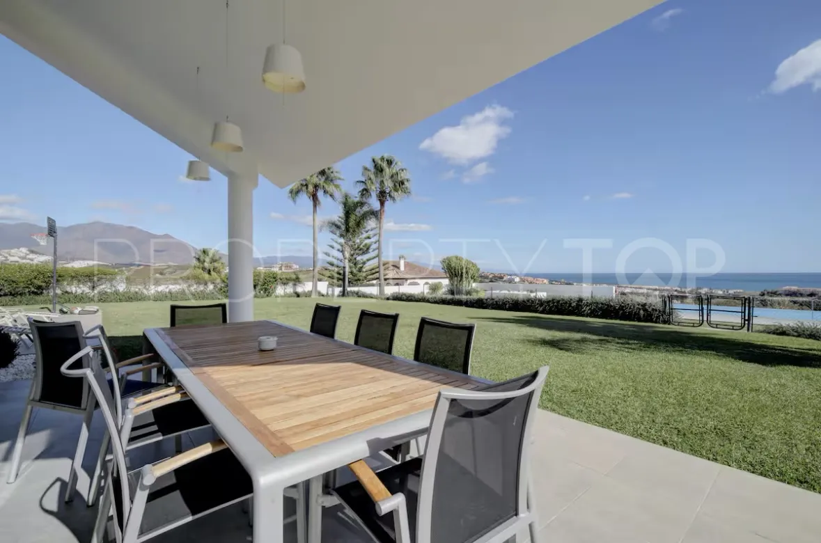 6 bedrooms villa for sale in Manilva