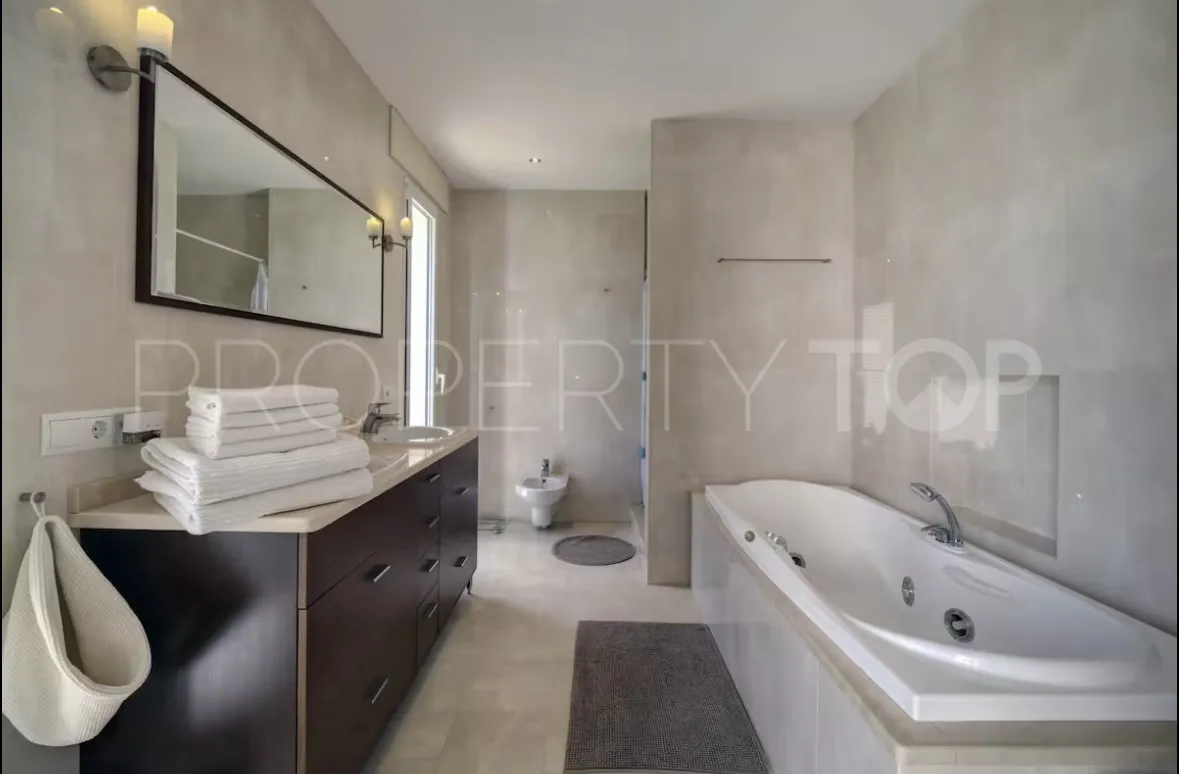 6 bedrooms villa for sale in Manilva